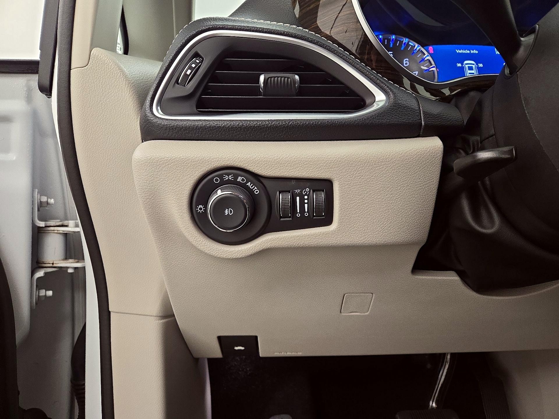 Thumbnail: 2023 Chrysler Pacifica - 13