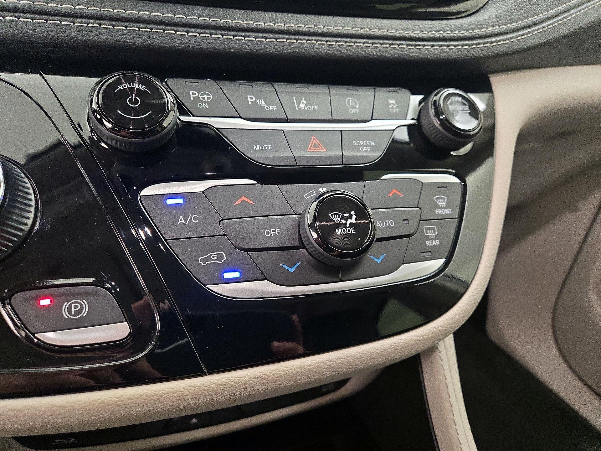 Thumbnail: 2023 Chrysler Pacifica - 17