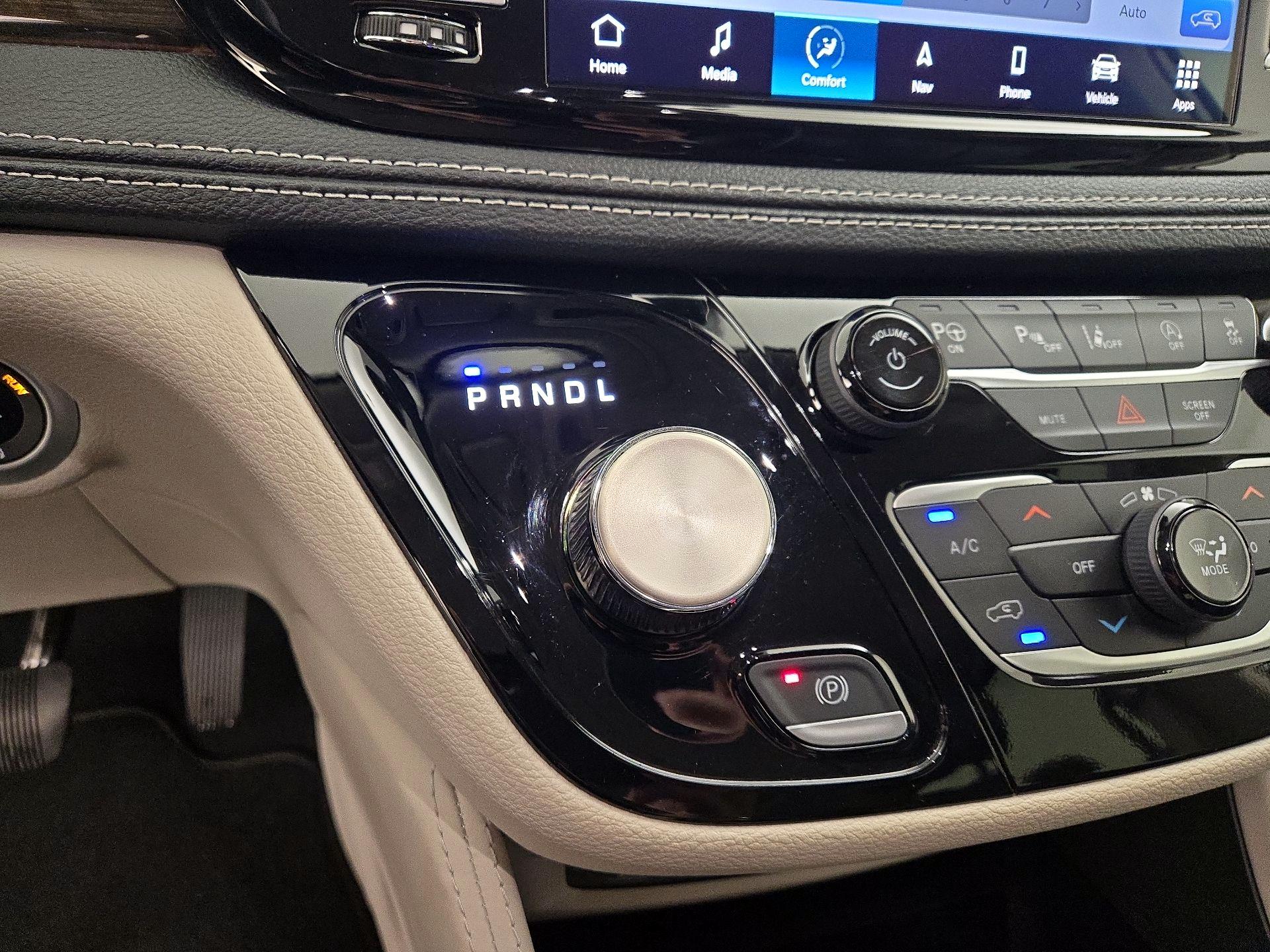 Thumbnail: 2023 Chrysler Pacifica - 18