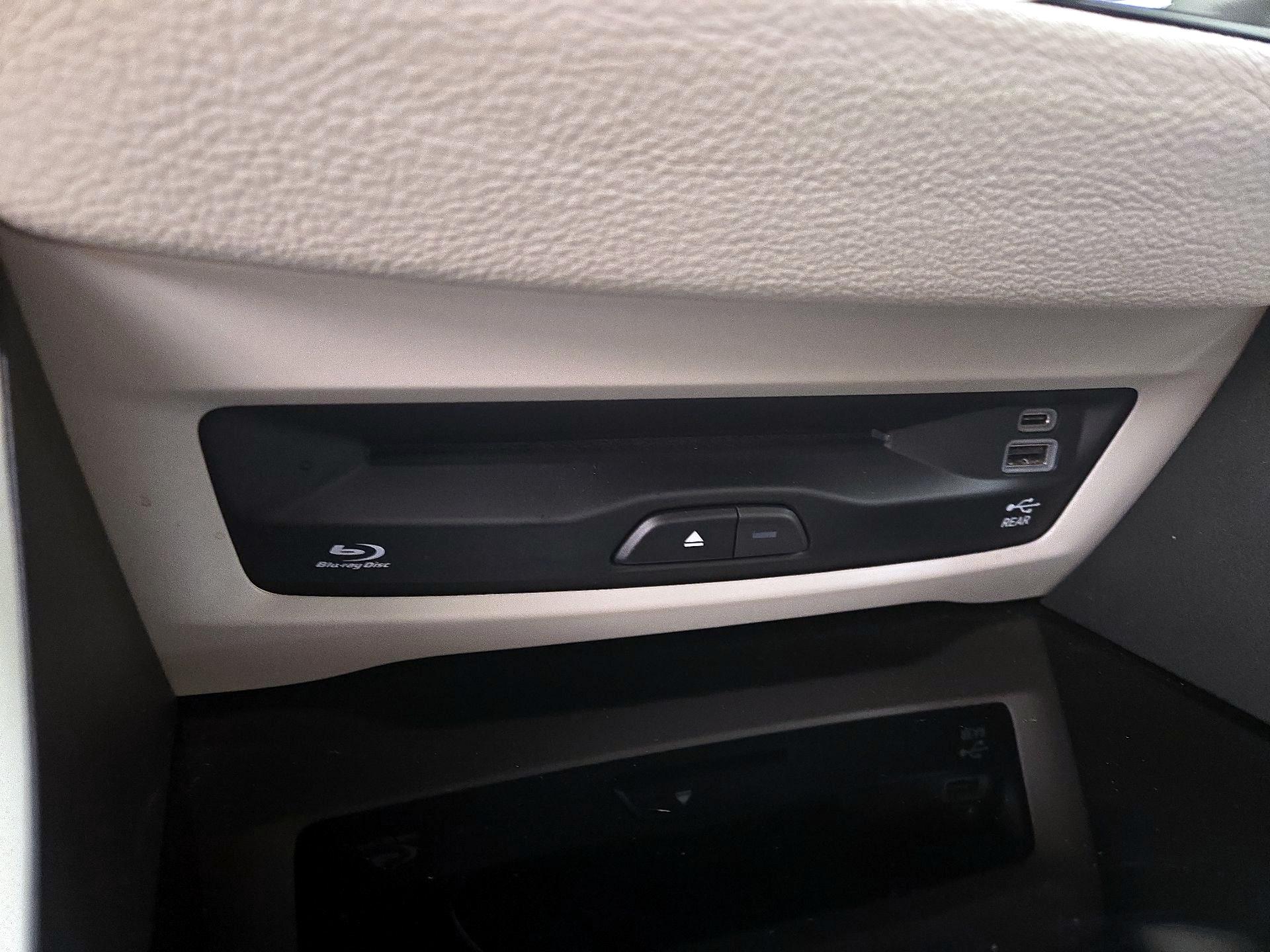 Thumbnail: 2023 Chrysler Pacifica - 19