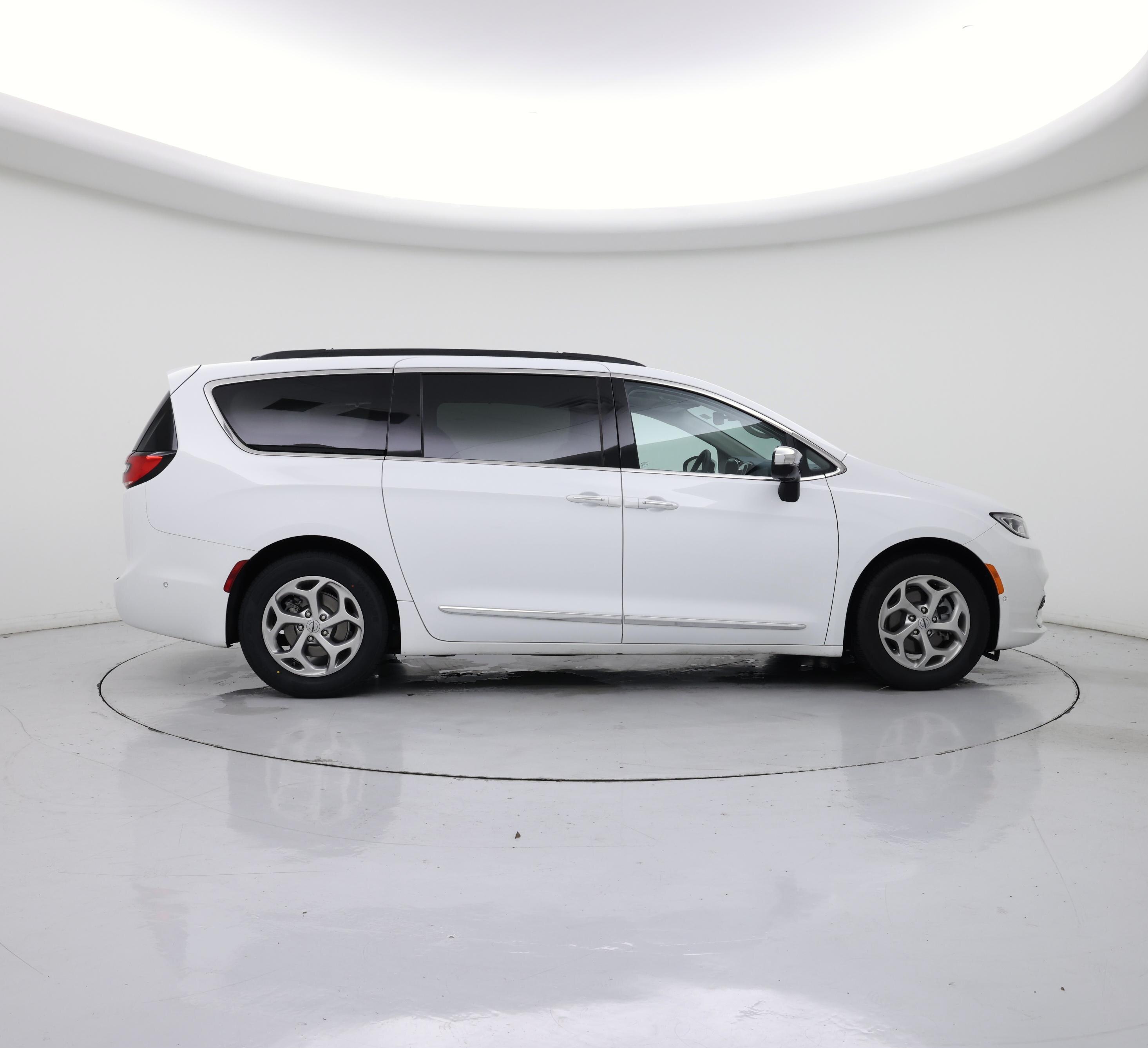 Thumbnail: 2023 Chrysler Pacifica - 7