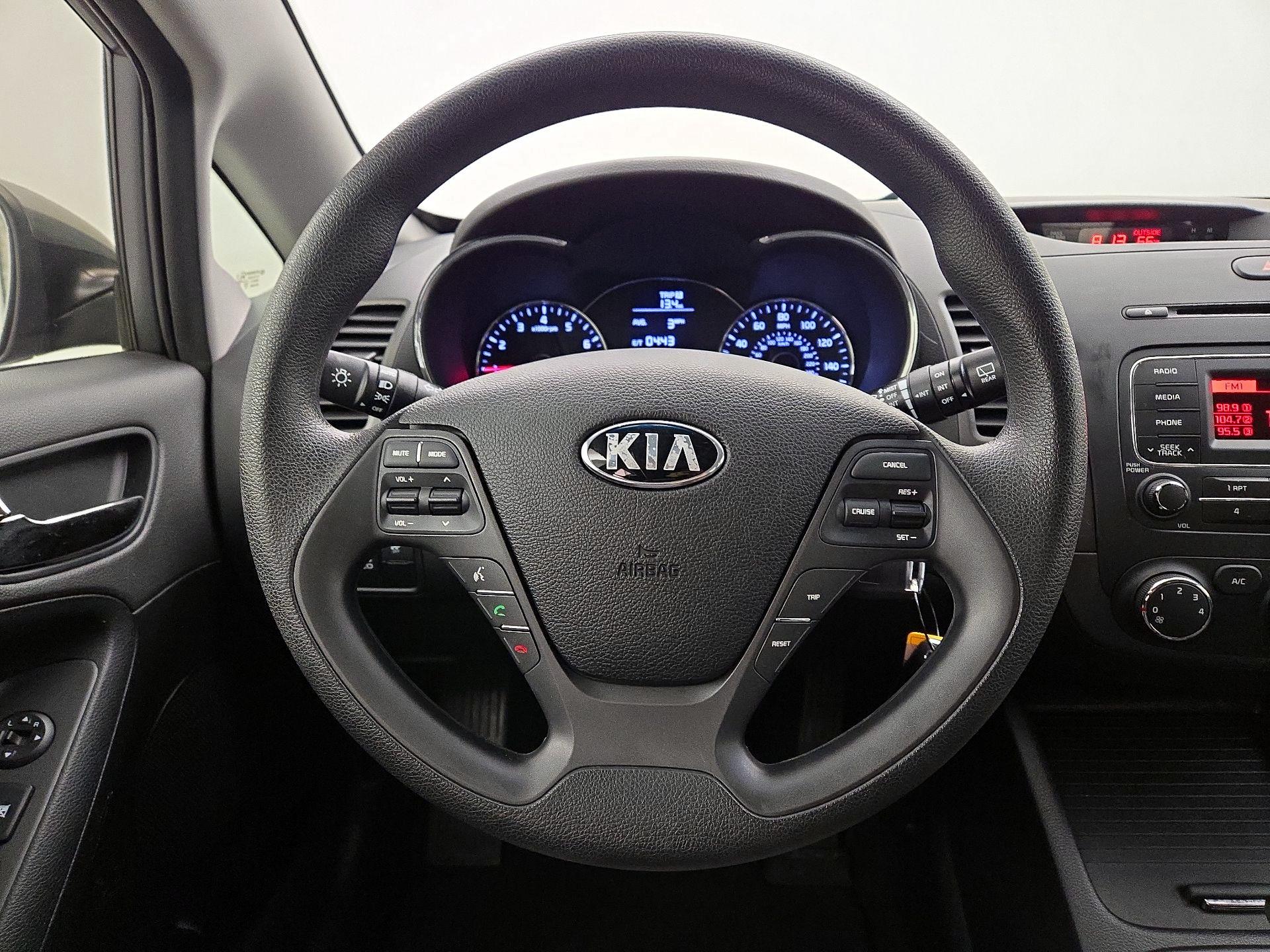 Thumbnail: 2016 Kia Forte - 10