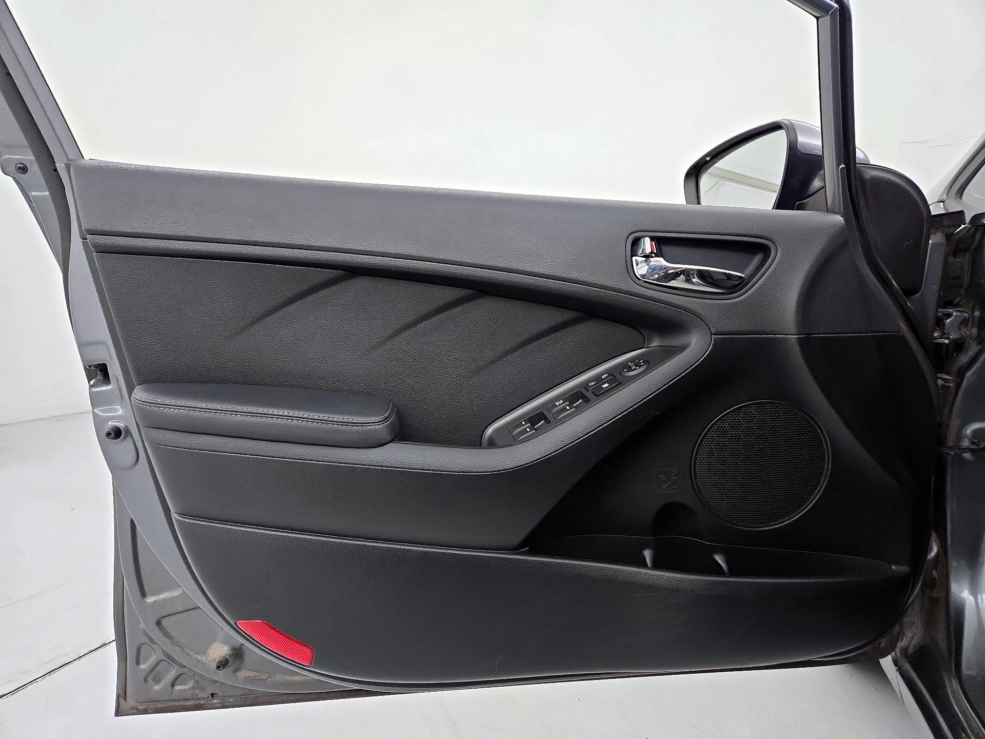 Thumbnail: 2016 Kia Forte - 12