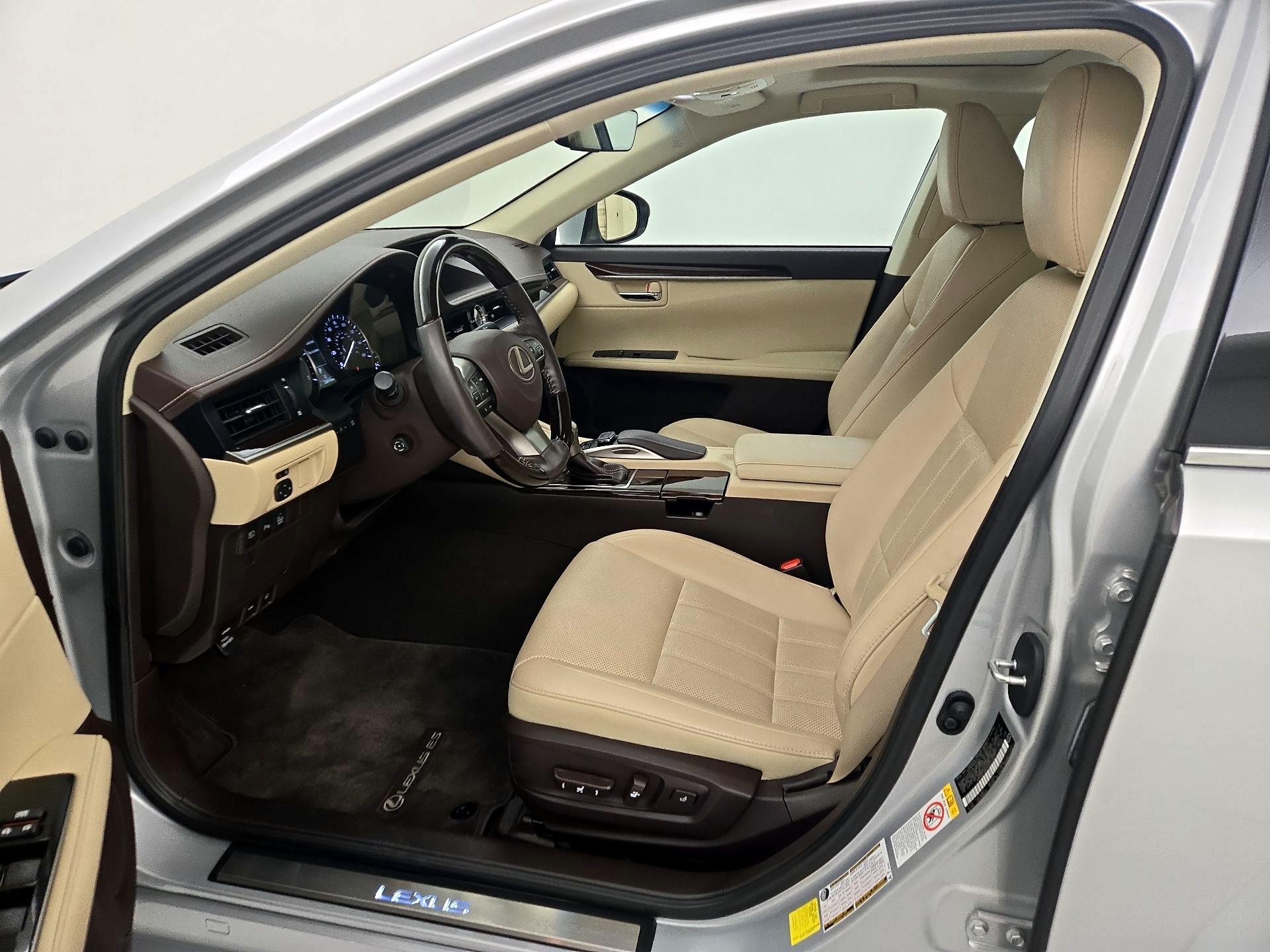 Thumbnail: 2017 Lexus ES - 11