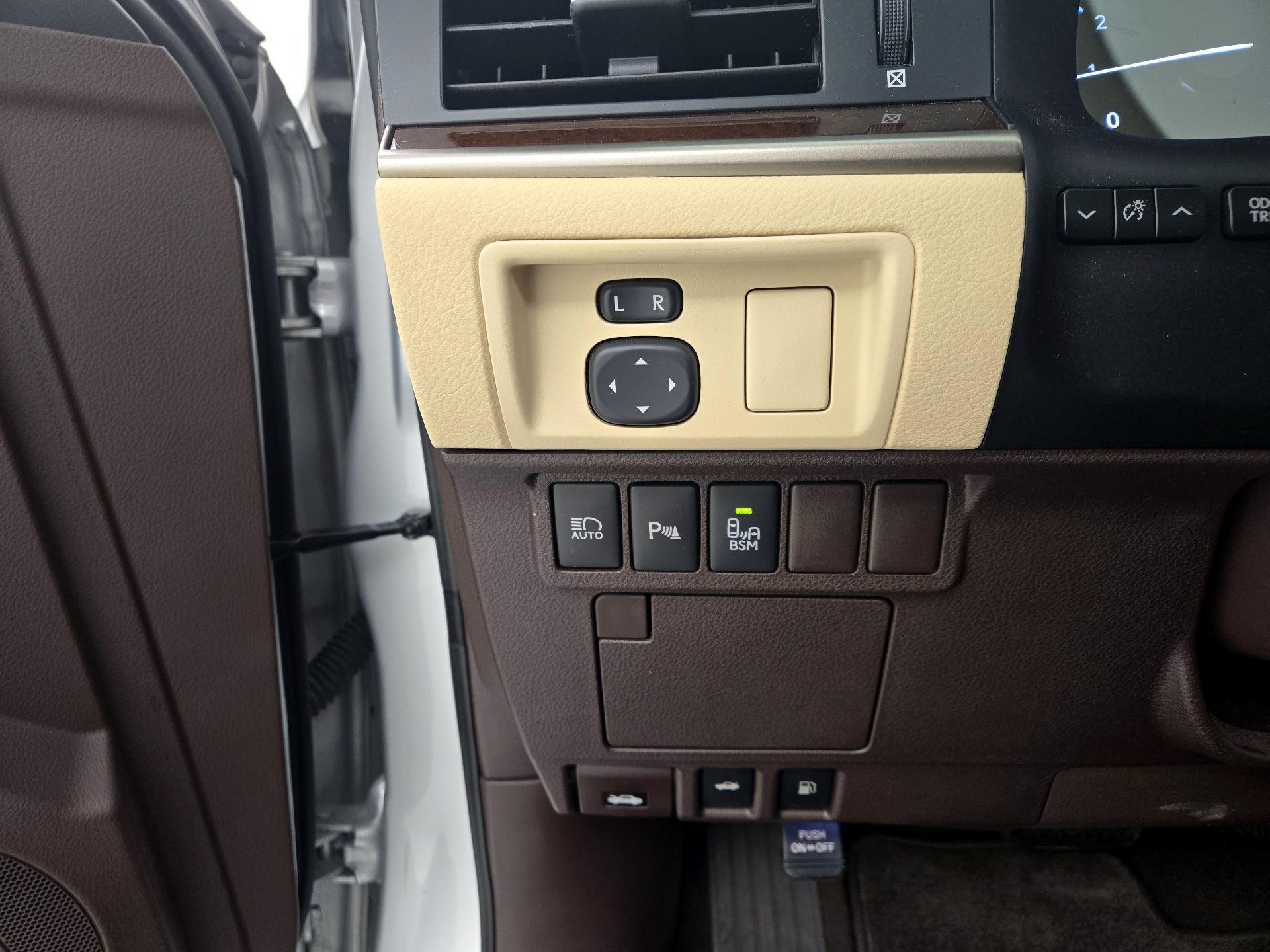 Thumbnail: 2017 Lexus ES - 13