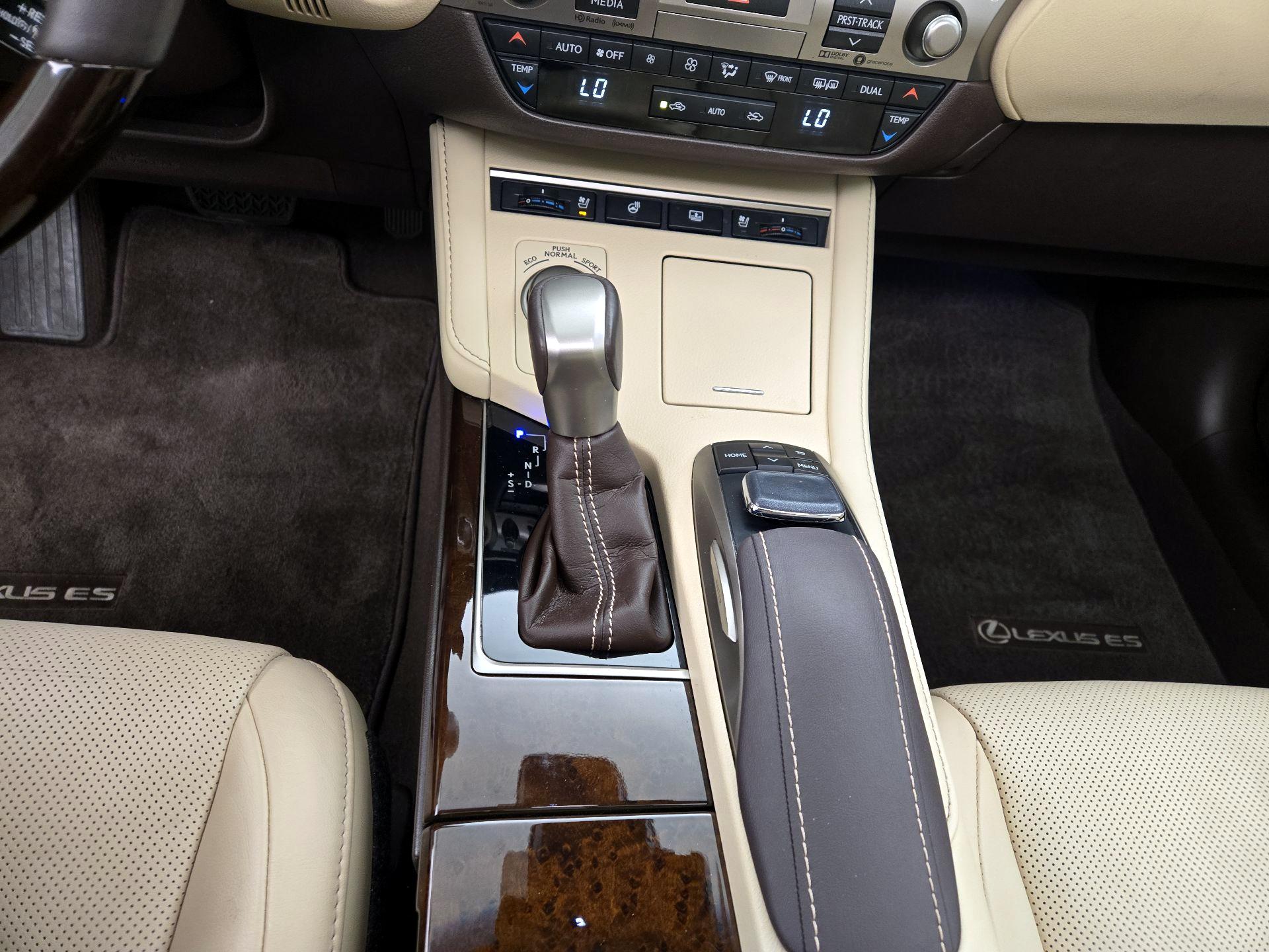 Thumbnail: 2017 Lexus ES - 18