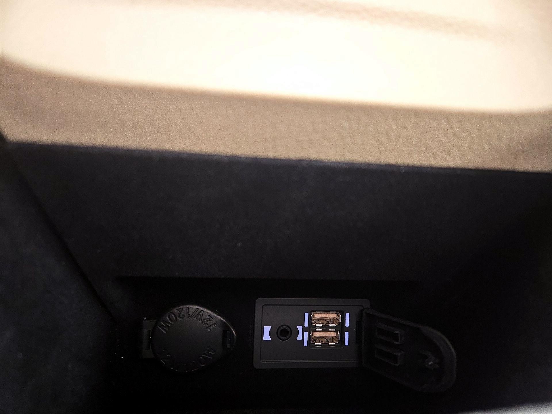 Thumbnail: 2017 Lexus ES - 19