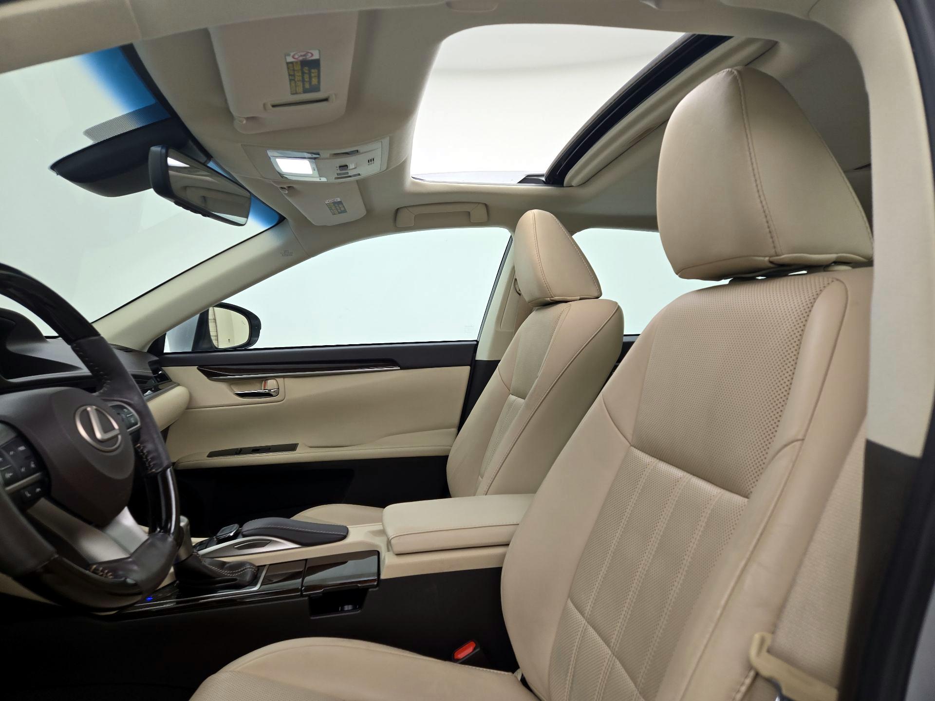 Thumbnail: 2017 Lexus ES - 20