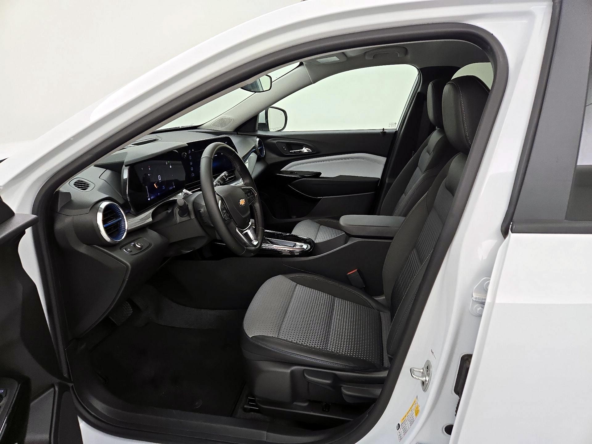 Thumbnail: 2025 Chevrolet Trax - 11