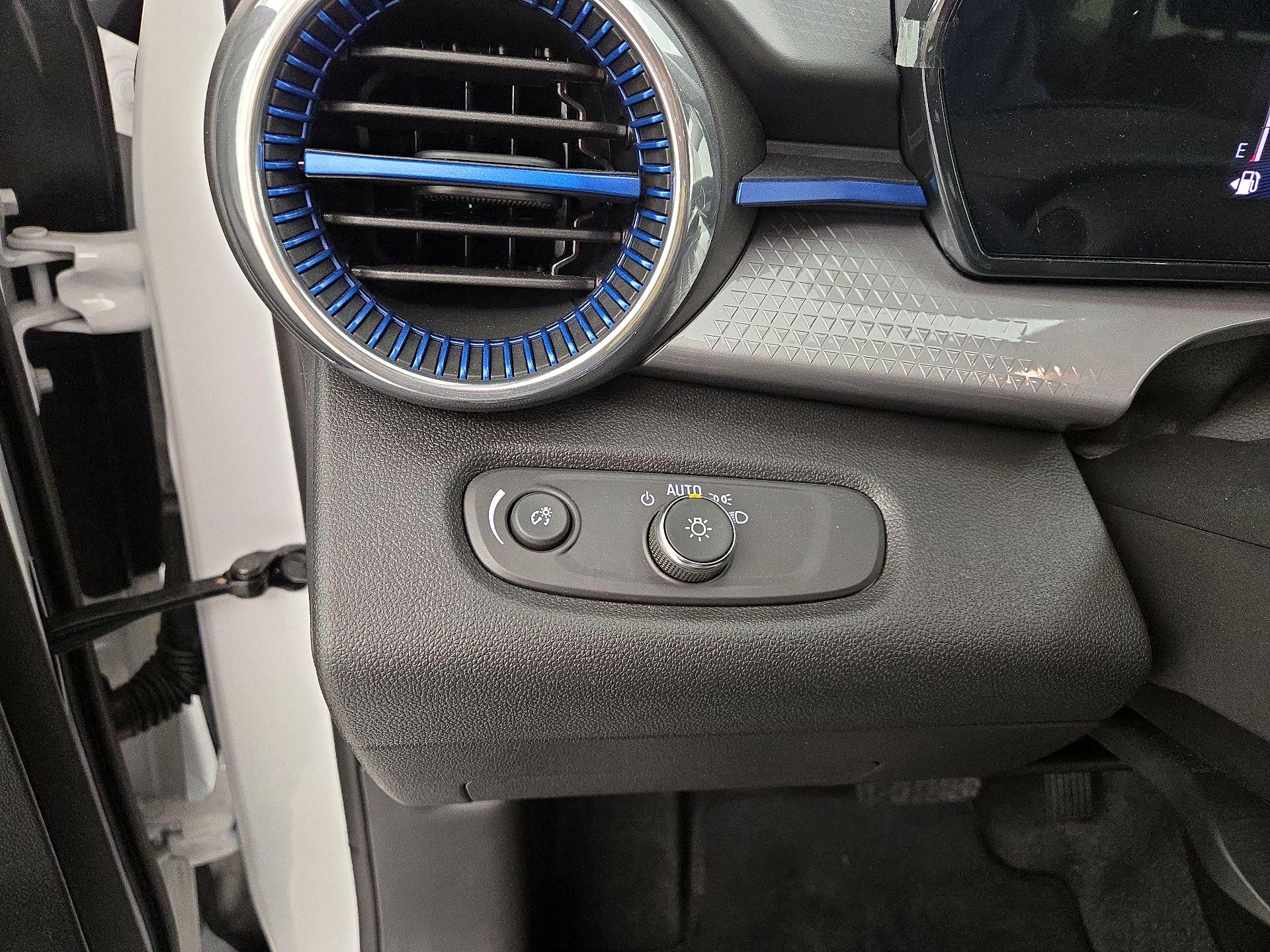 Thumbnail: 2025 Chevrolet Trax - 13