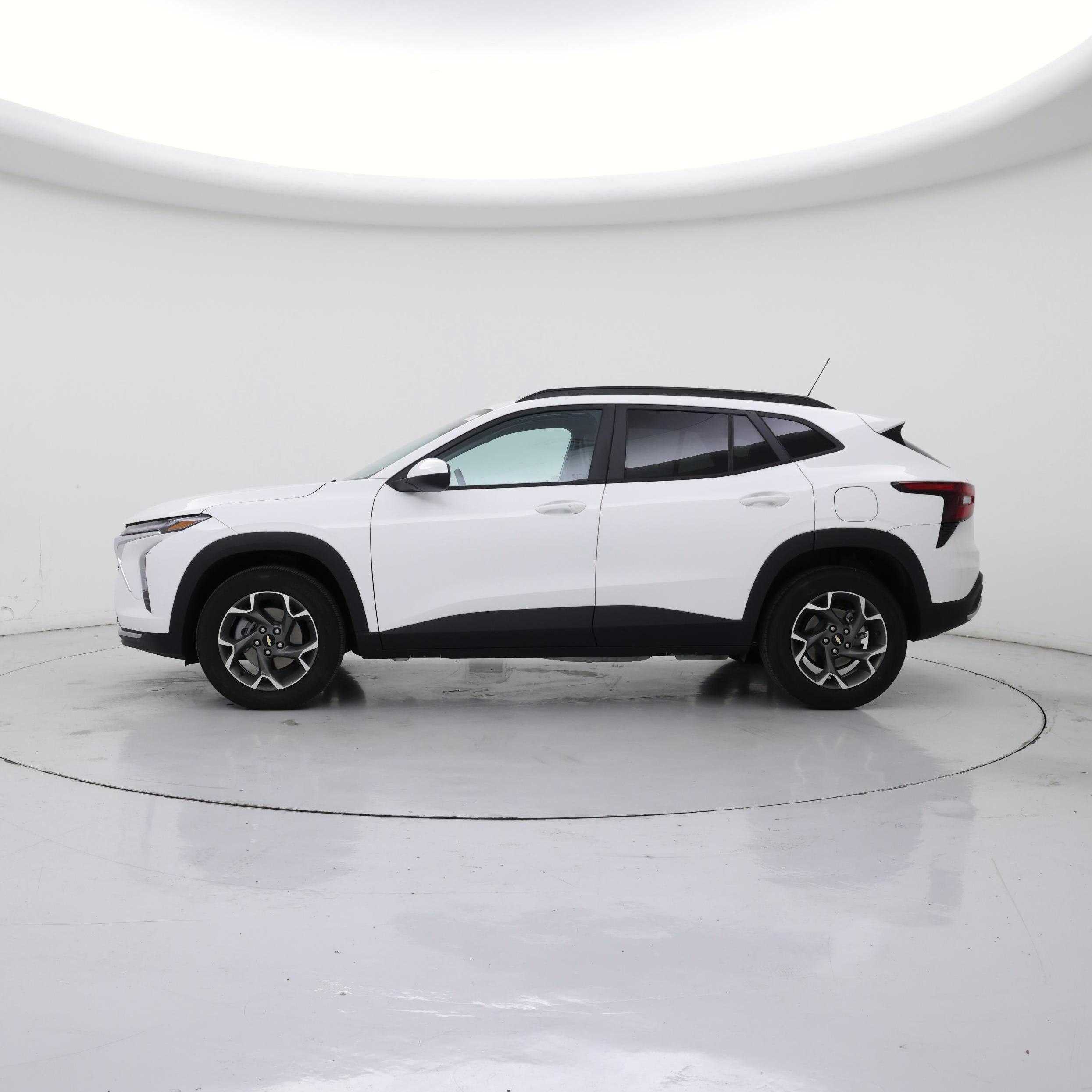 Thumbnail: 2025 Chevrolet Trax - 3