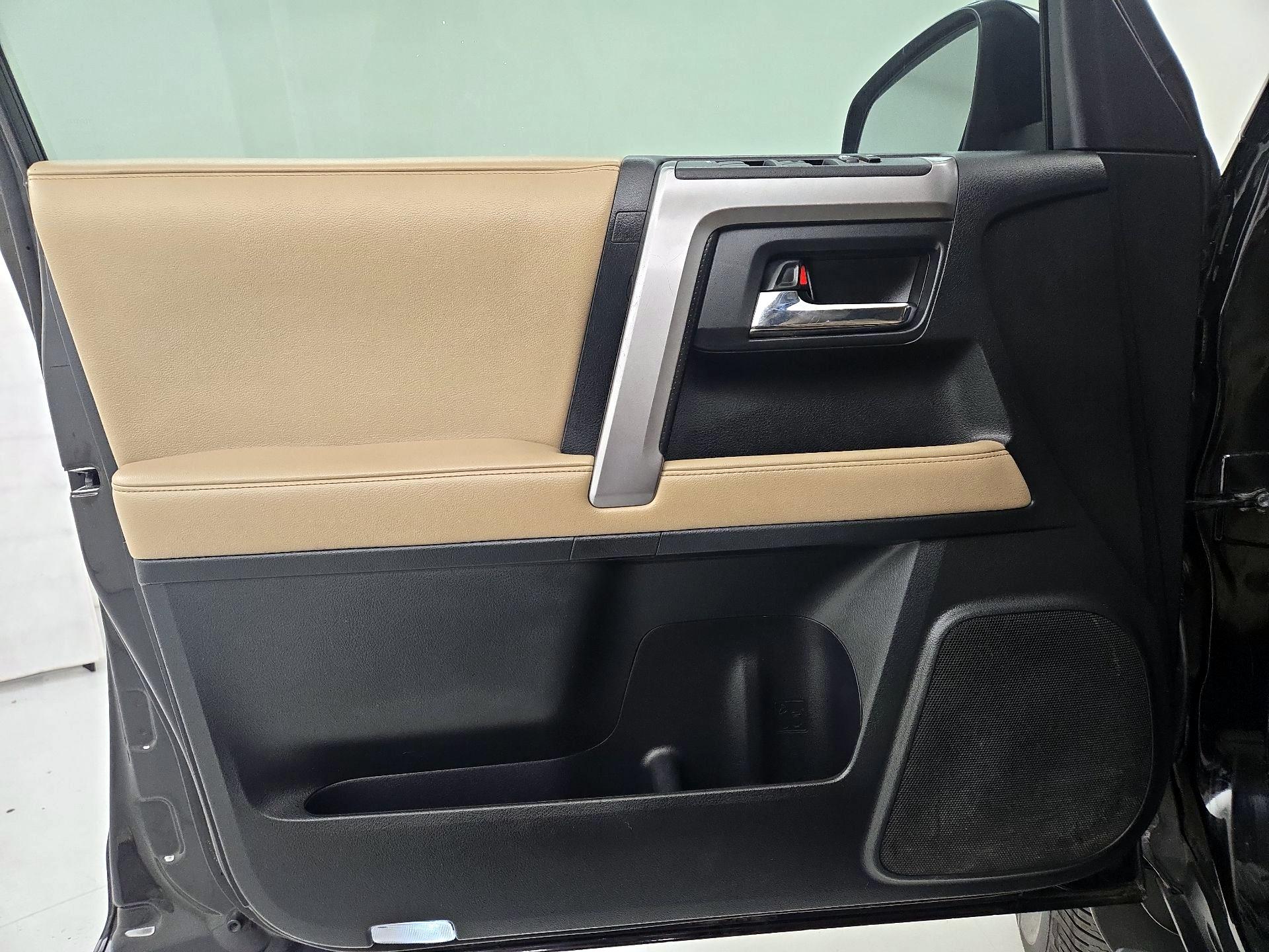 Thumbnail: 2015 Toyota 4Runner - 12