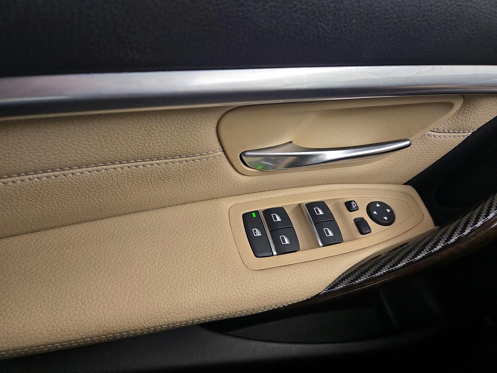 Thumbnail: 2018 BMW 3 Series - 12