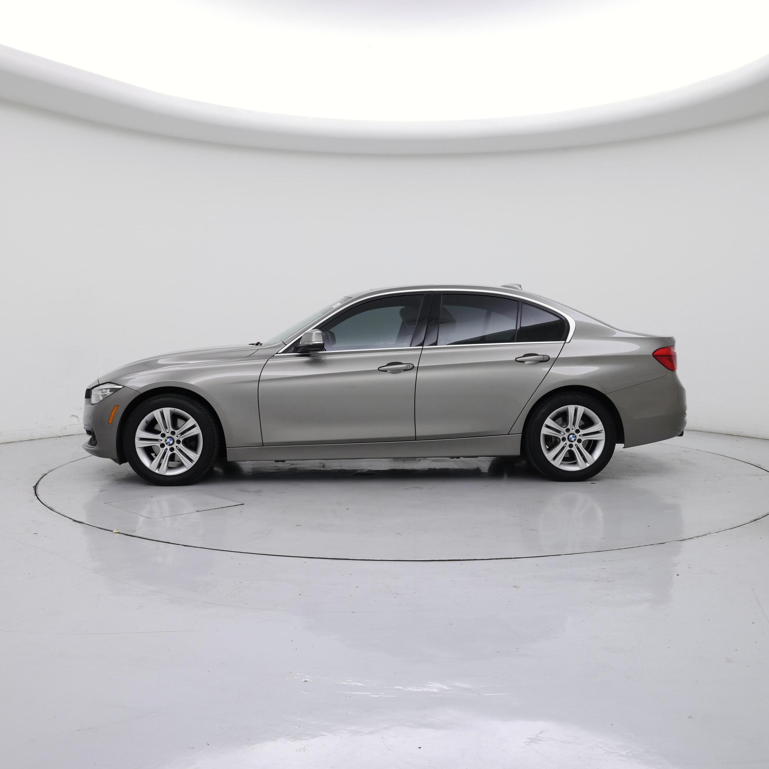 Thumbnail: 2018 BMW 3 Series - 3