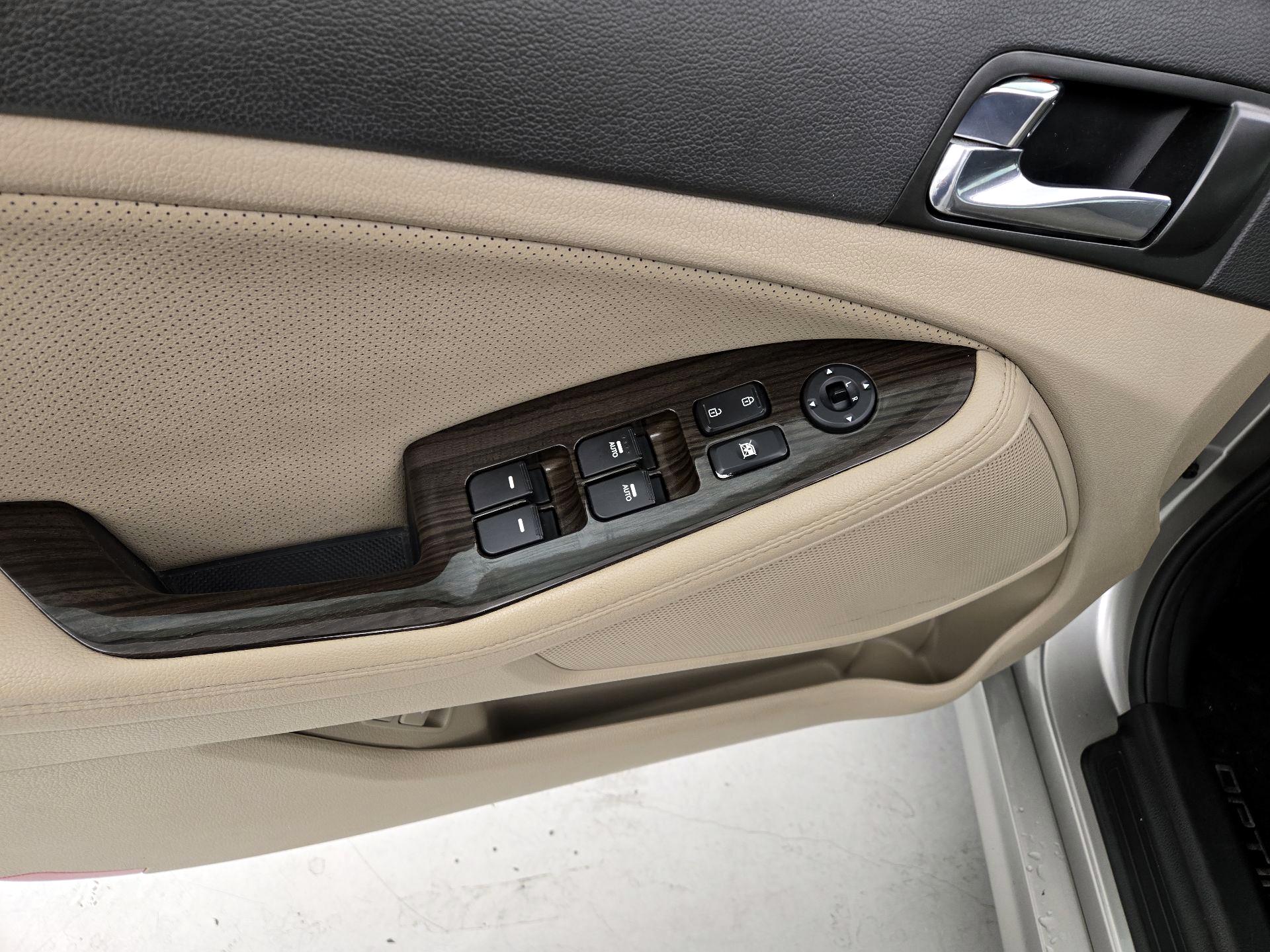 Thumbnail: 2014 Kia Optima - 12