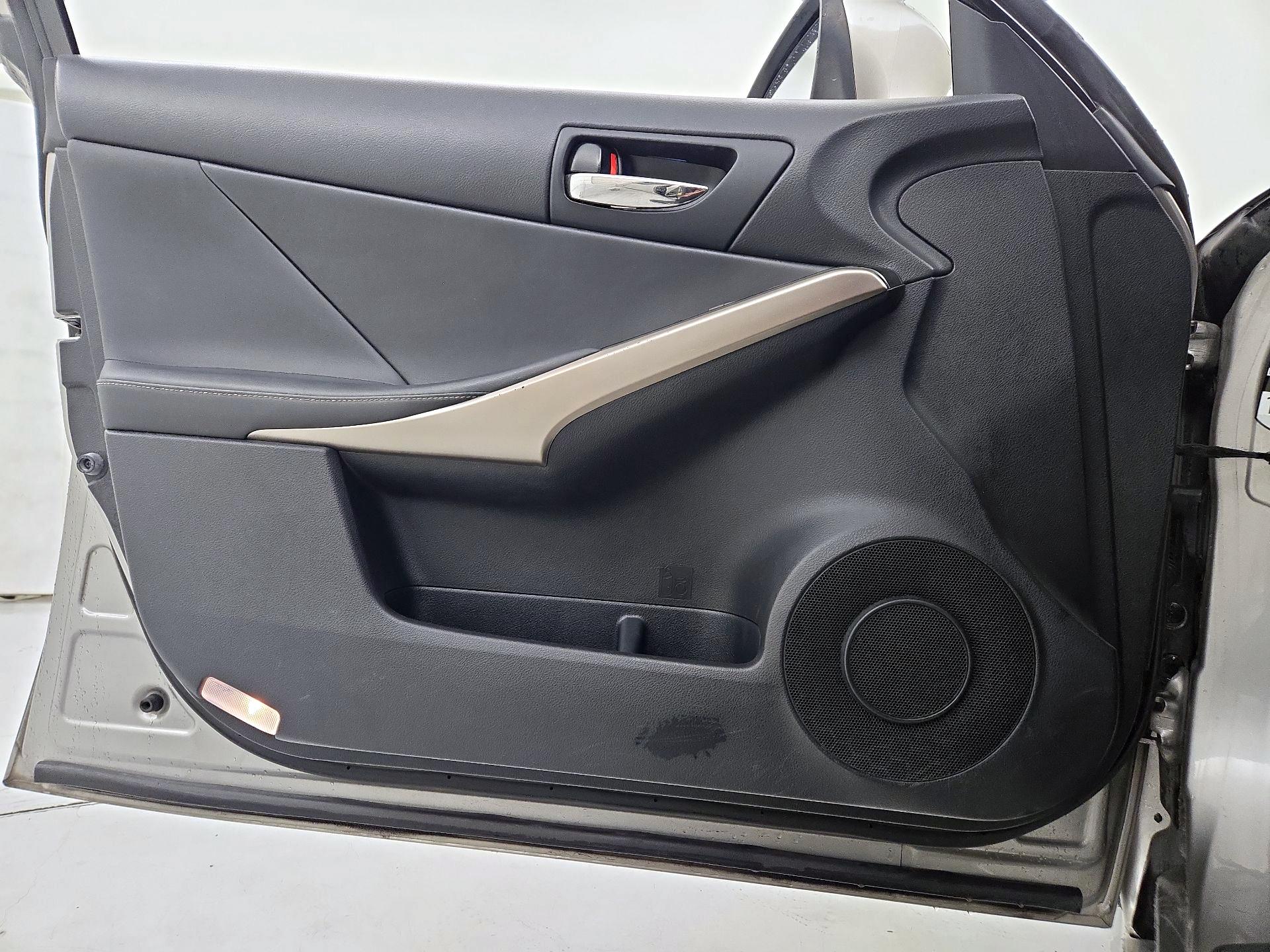 Thumbnail: 2016 Lexus IS - 12