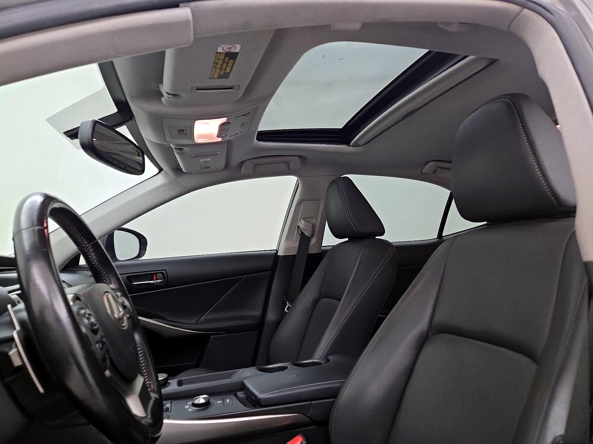 Thumbnail: 2016 Lexus IS - 19