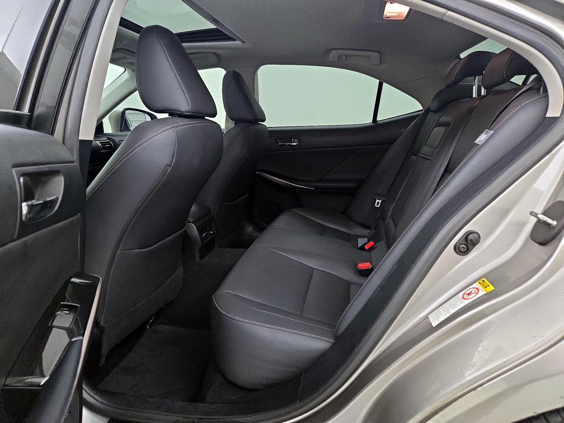 Thumbnail: 2016 Lexus IS - 20