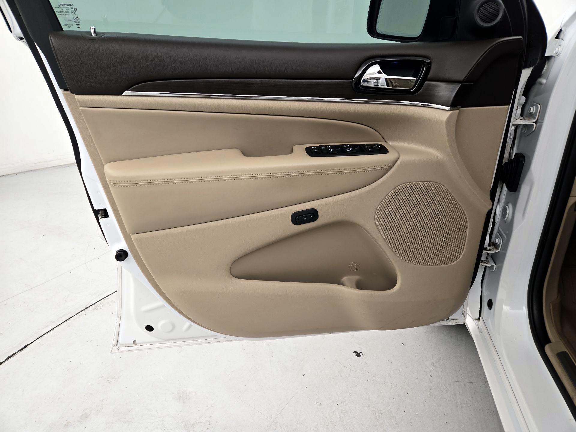 Thumbnail: 2019 Jeep Grand Cherokee - 12