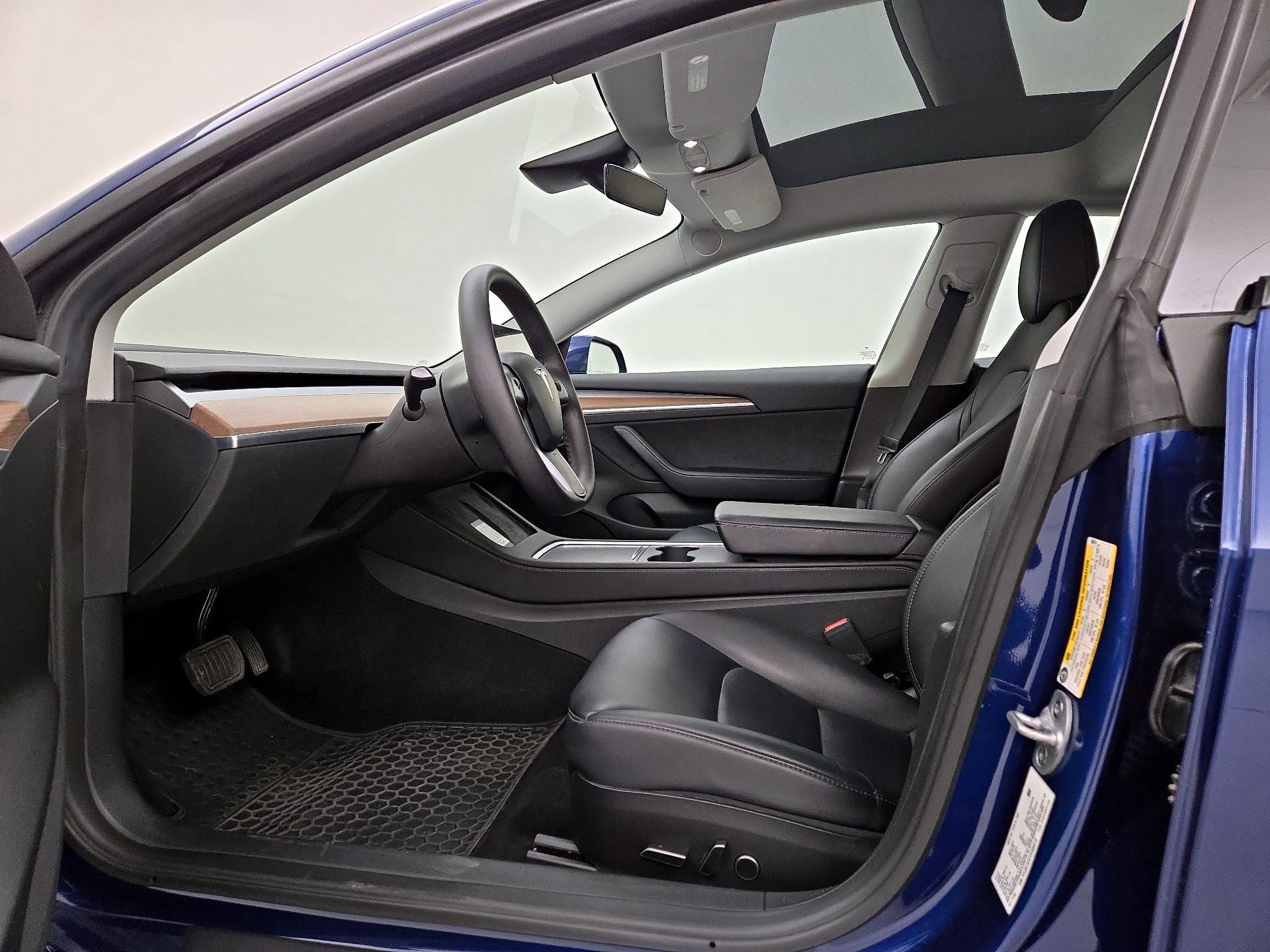 Thumbnail: 2023 Tesla Model 3 - 11