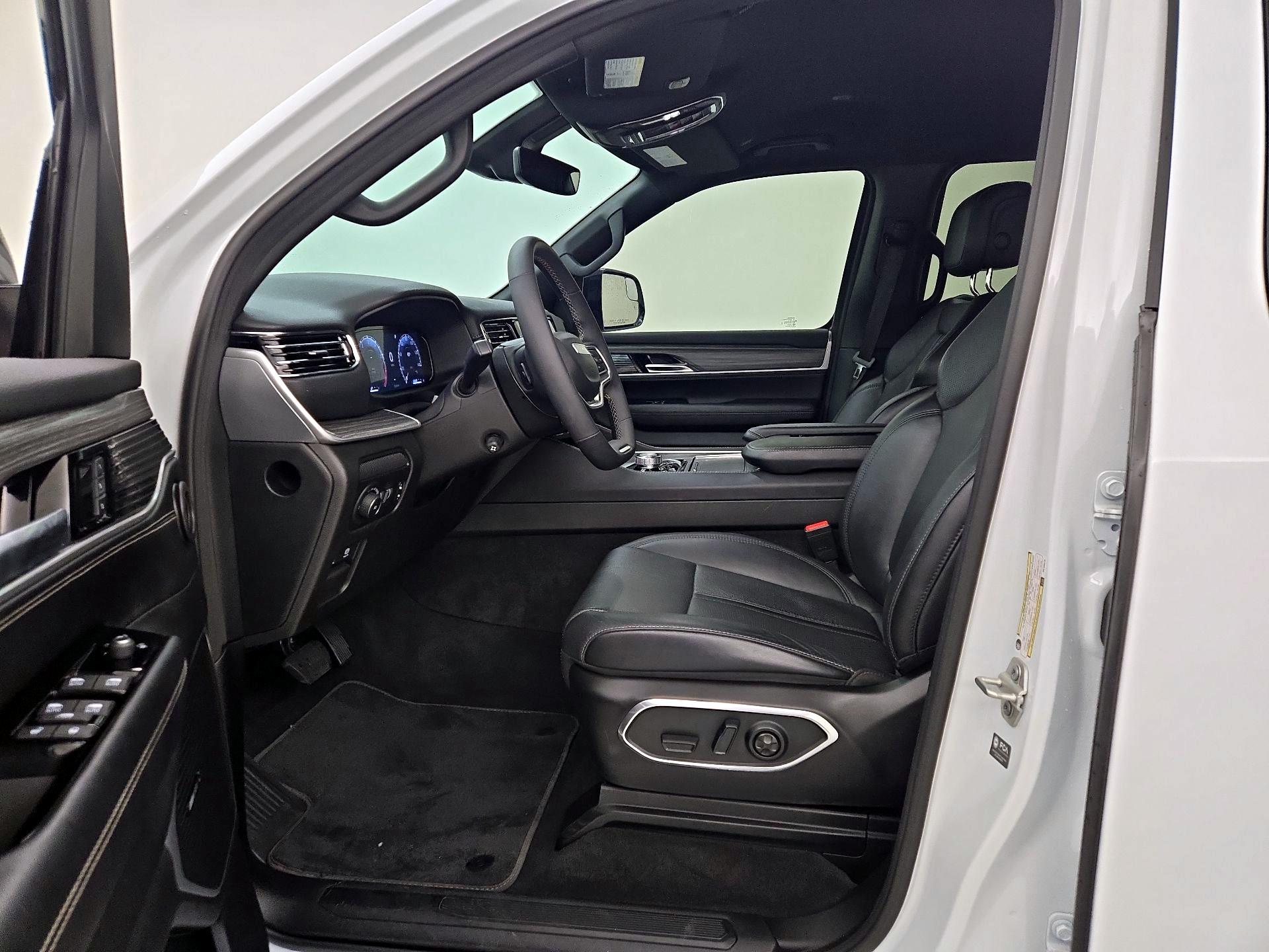 Thumbnail: 2024 Jeep Wagoneer - 11