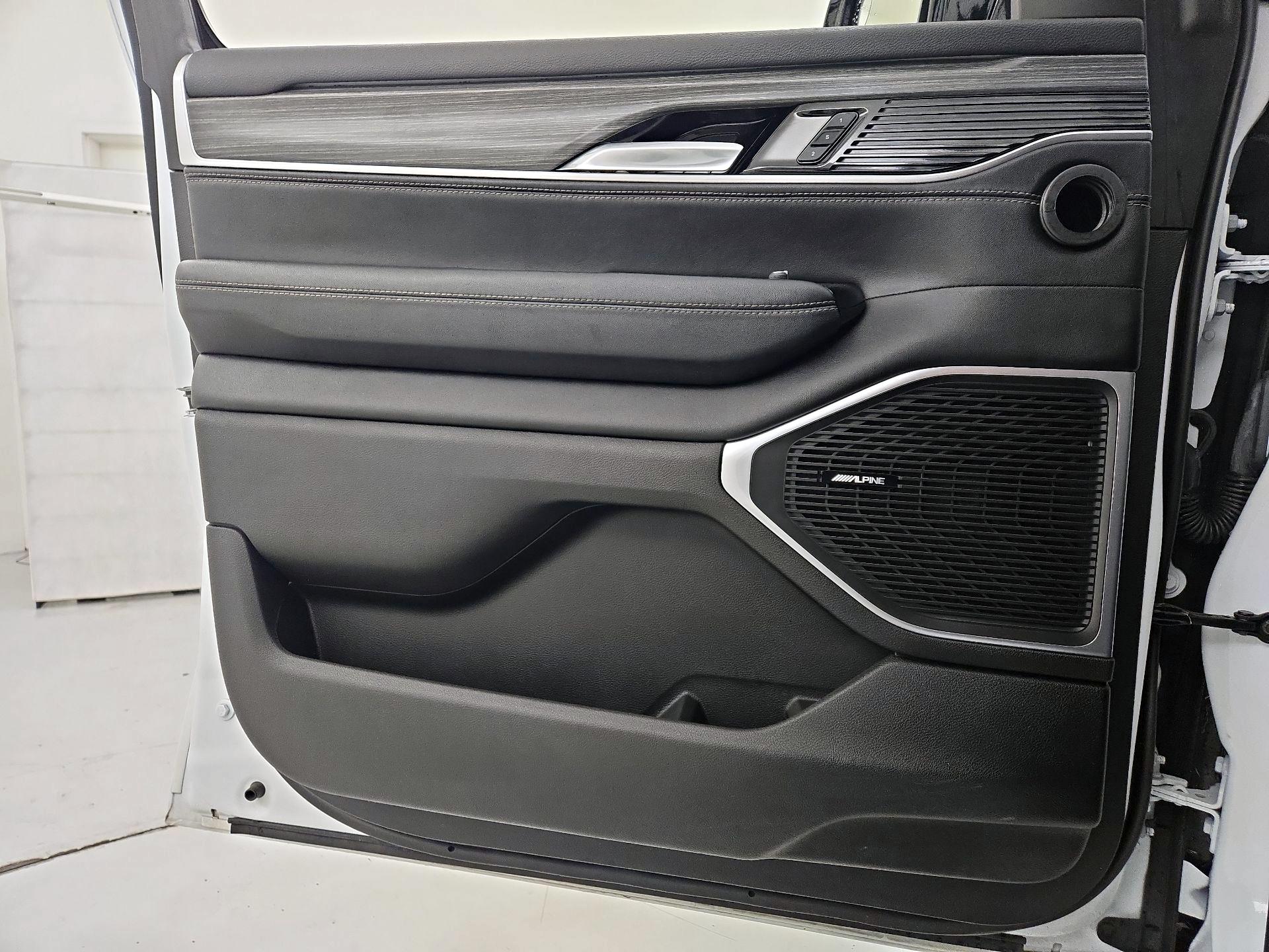 Thumbnail: 2024 Jeep Wagoneer - 12