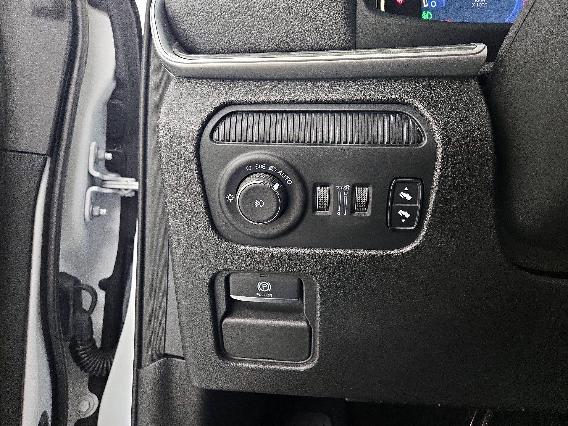 Thumbnail: 2024 Jeep Wagoneer - 13