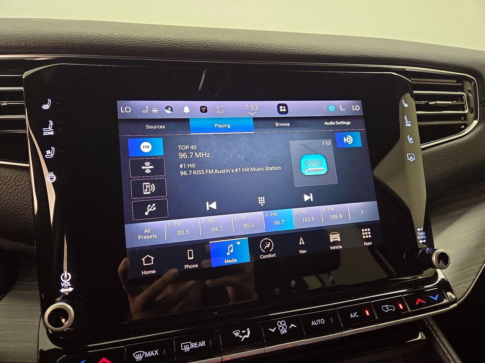 Thumbnail: 2024 Jeep Wagoneer - 16