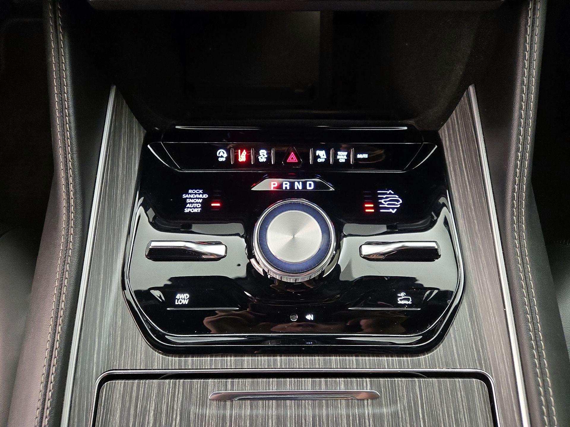 Thumbnail: 2024 Jeep Wagoneer - 18