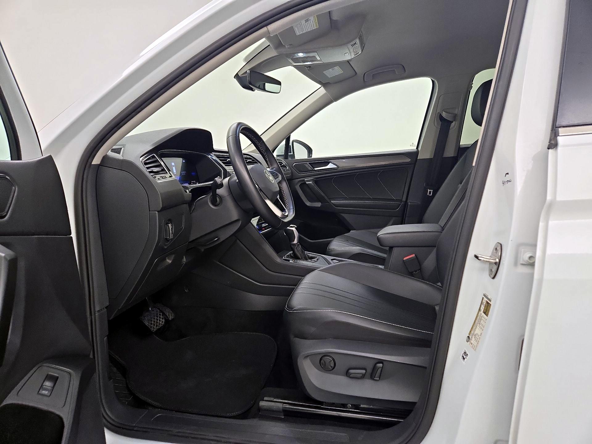 Thumbnail: 2024 Volkswagen Tiguan - 11