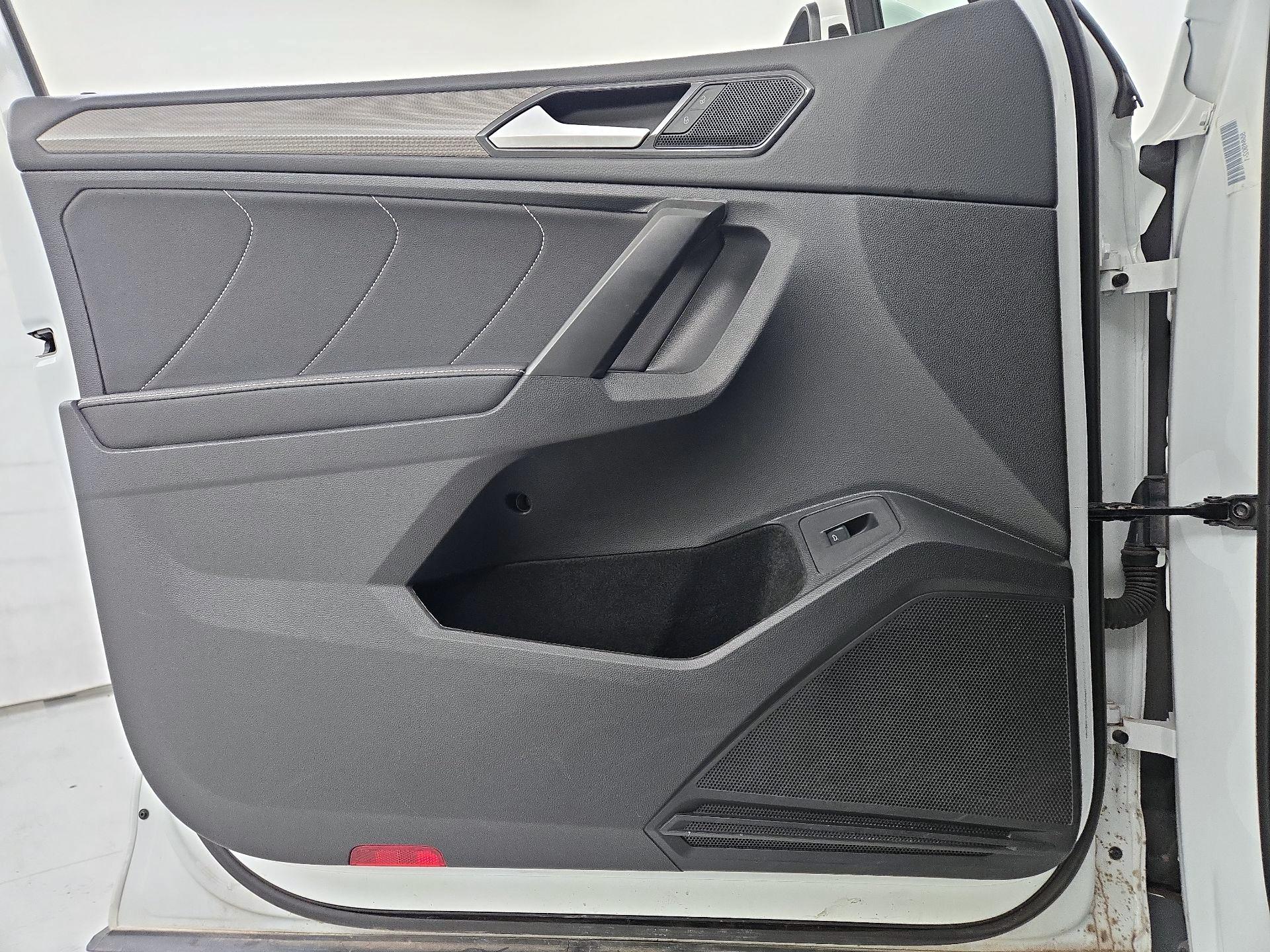 Thumbnail: 2024 Volkswagen Tiguan - 12