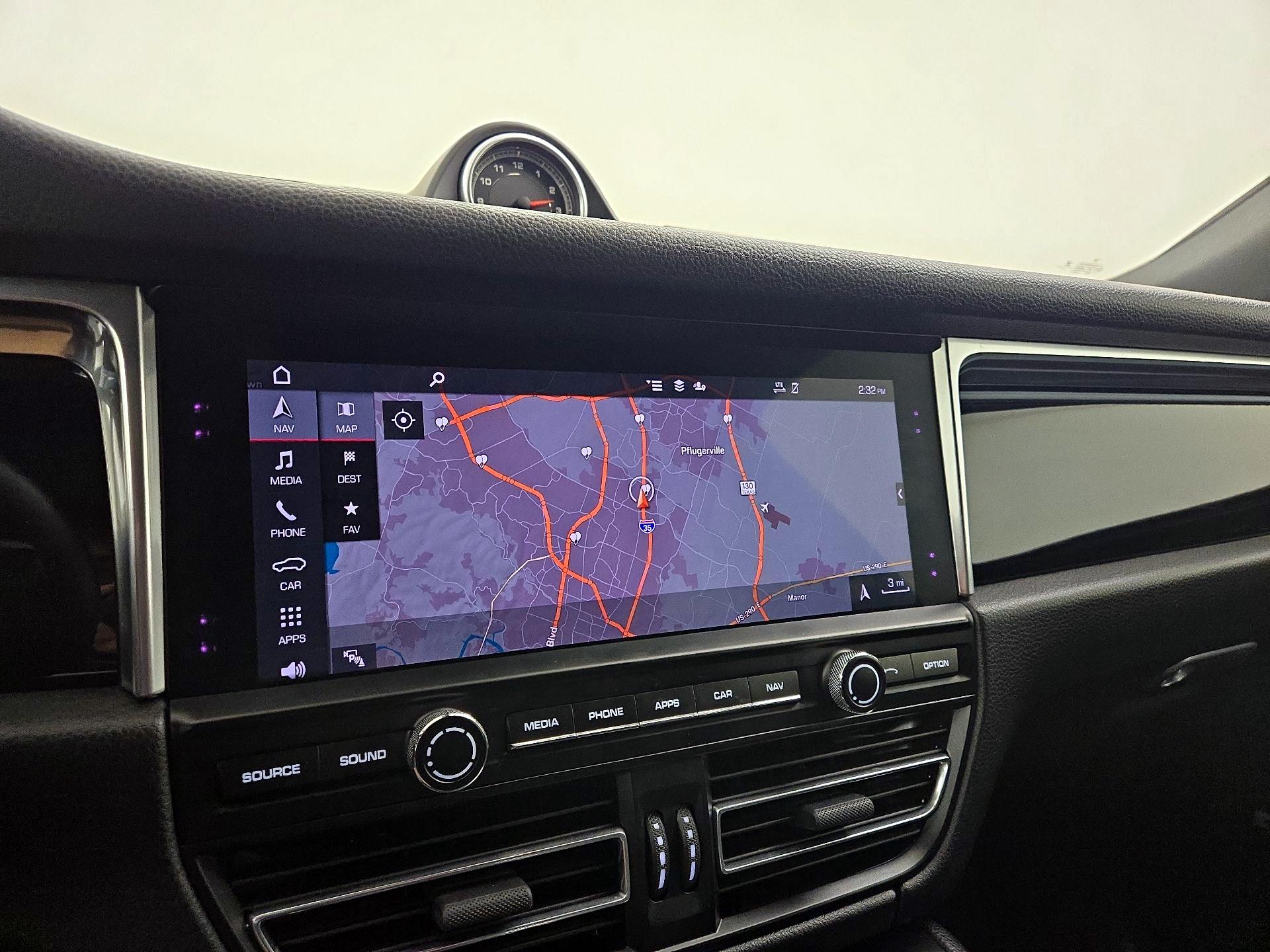 Thumbnail: 2021 Porsche Macan - 14