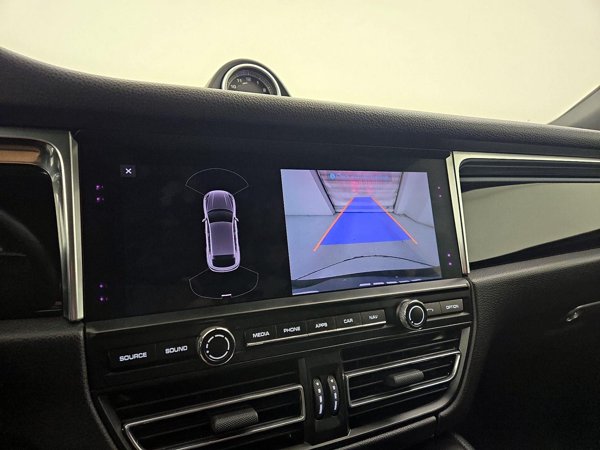 Thumbnail: 2021 Porsche Macan - 15