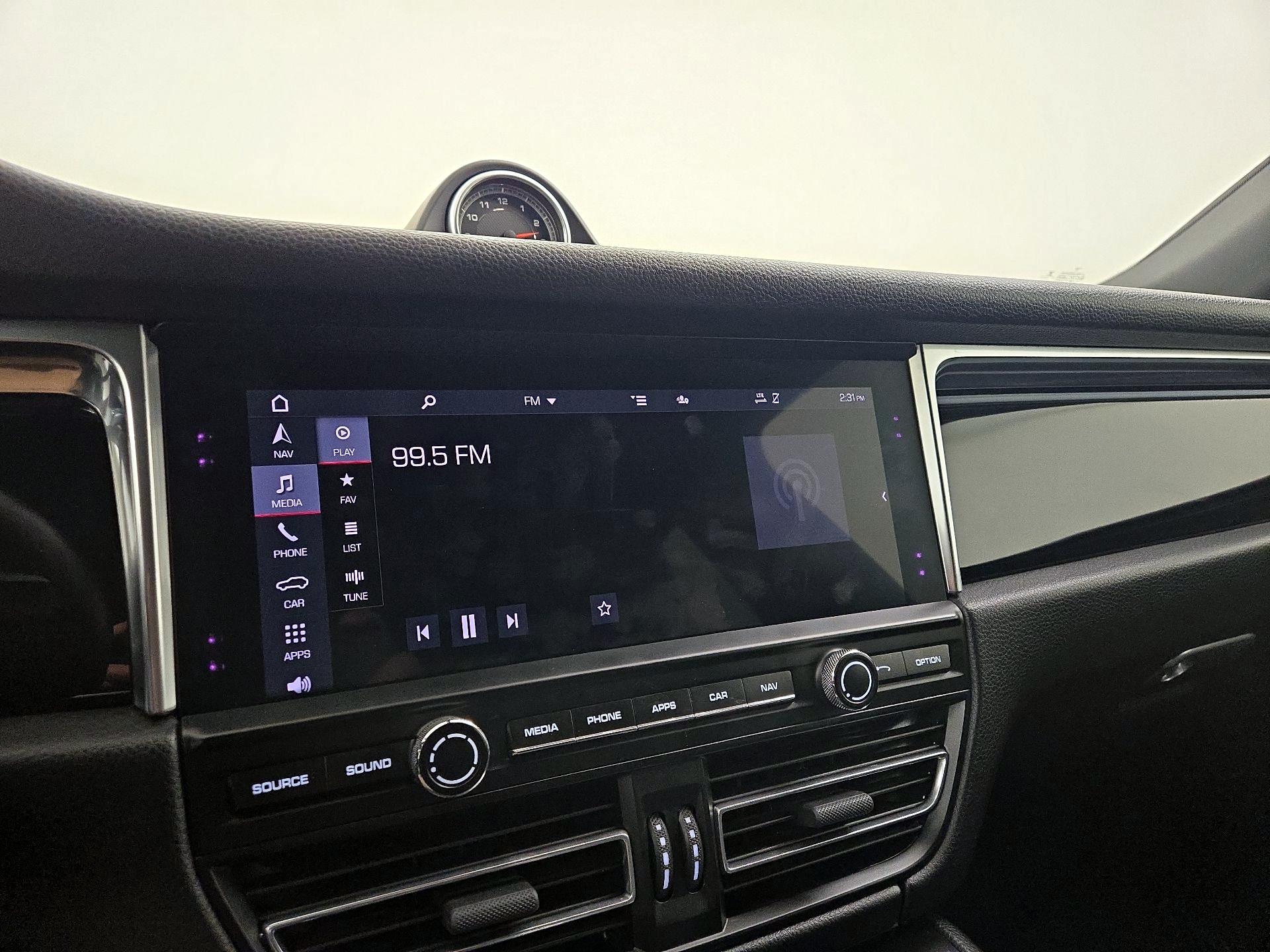 Thumbnail: 2021 Porsche Macan - 16