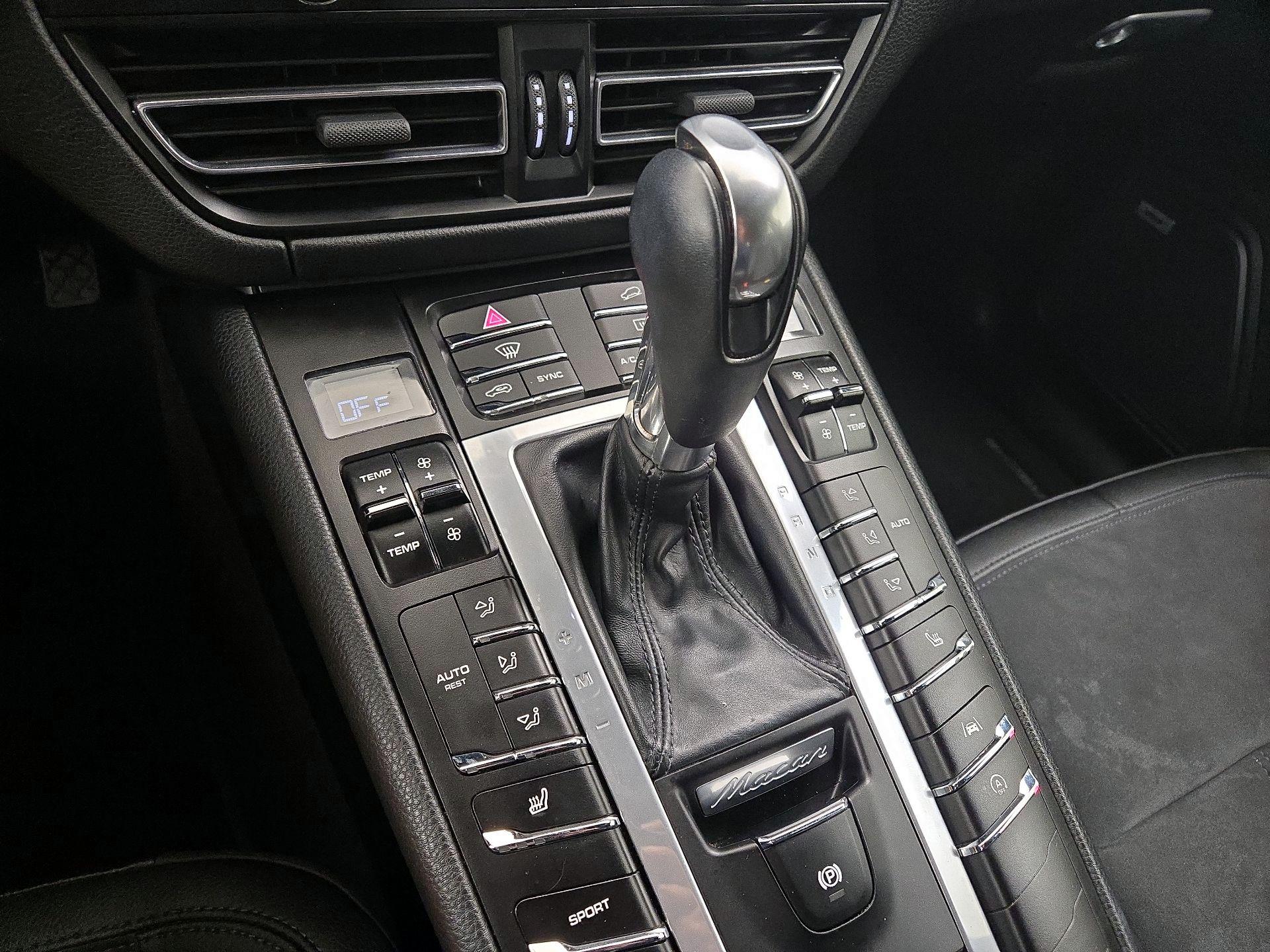 Thumbnail: 2021 Porsche Macan - 17