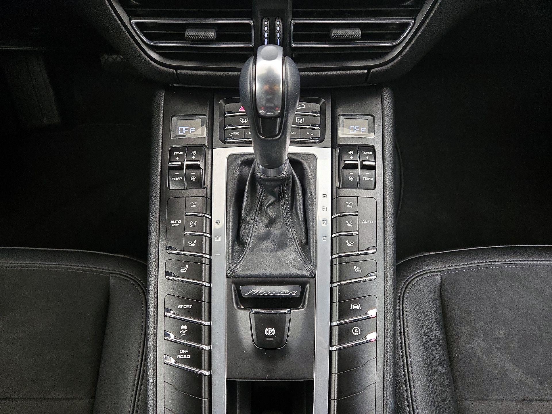 Thumbnail: 2021 Porsche Macan - 18