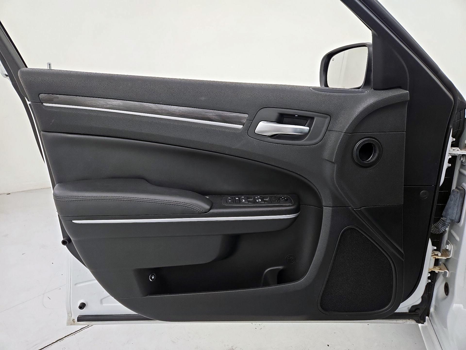 Thumbnail: 2020 Chrysler 300 - 12