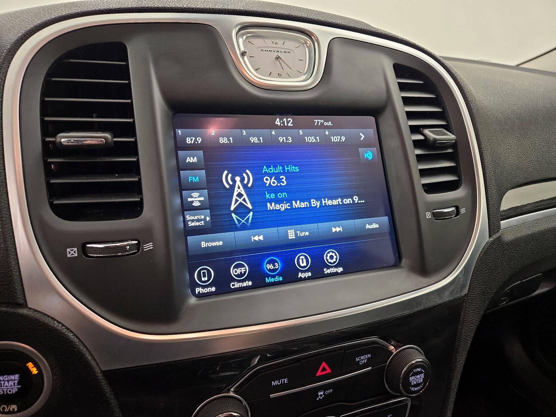 Thumbnail: 2020 Chrysler 300 - 15