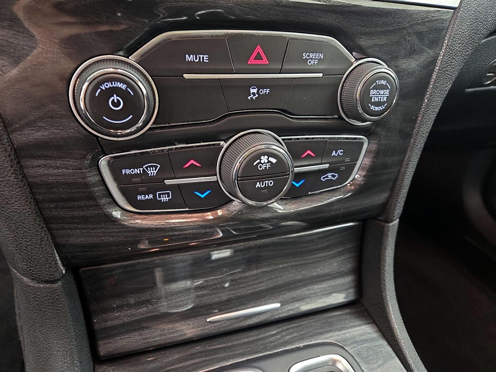 Thumbnail: 2020 Chrysler 300 - 16