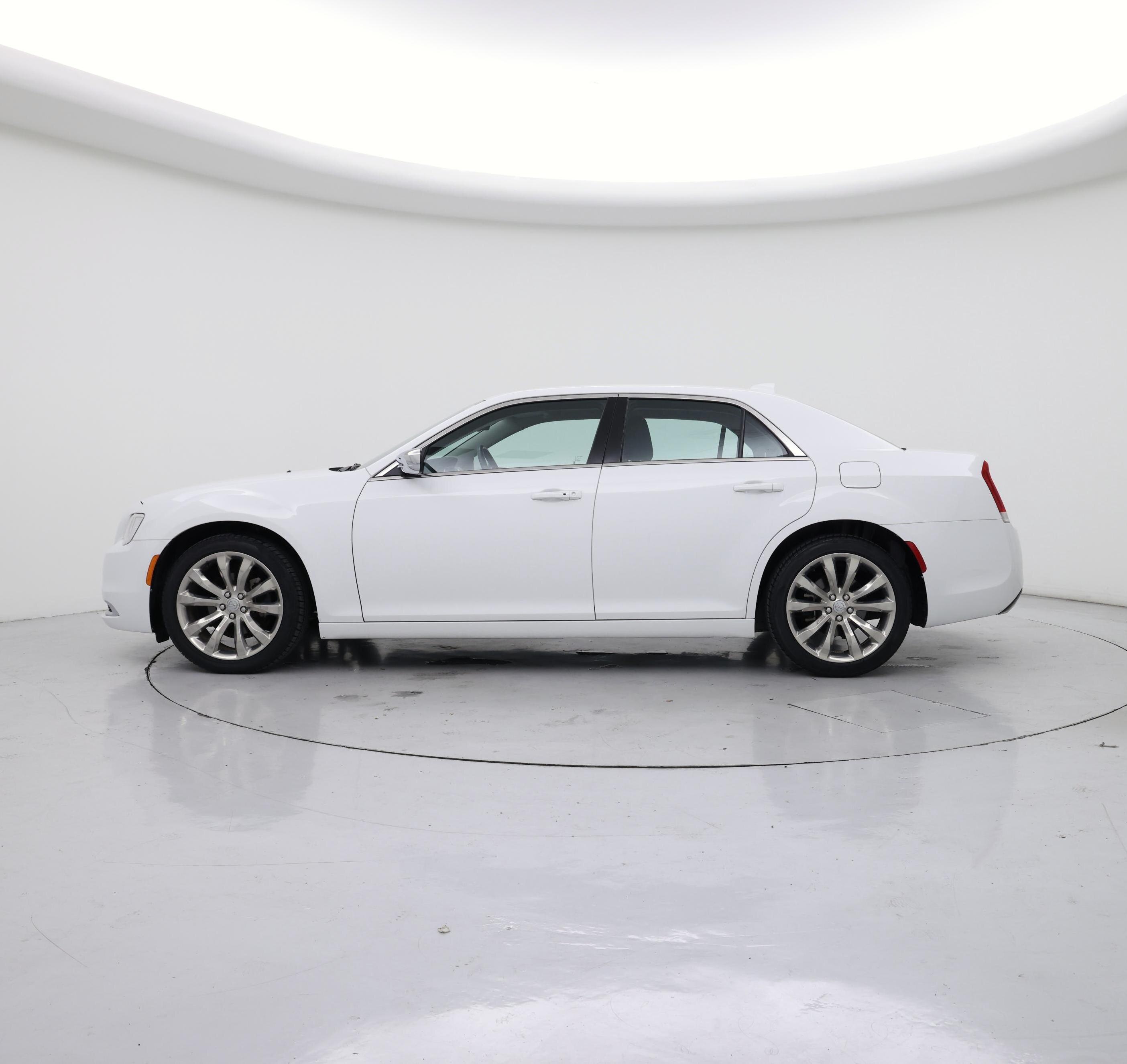 Thumbnail: 2020 Chrysler 300 - 3