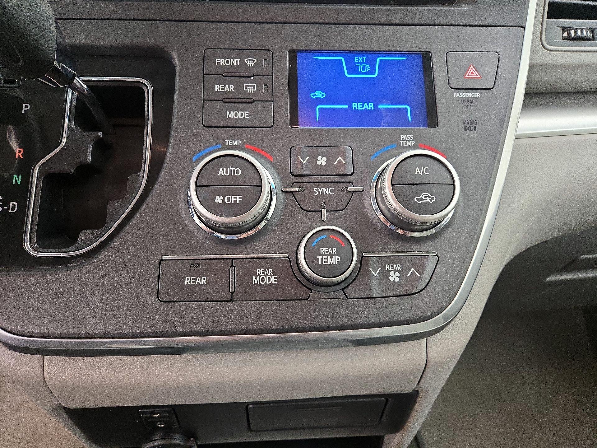 Thumbnail: 2017 Toyota Sienna - 16