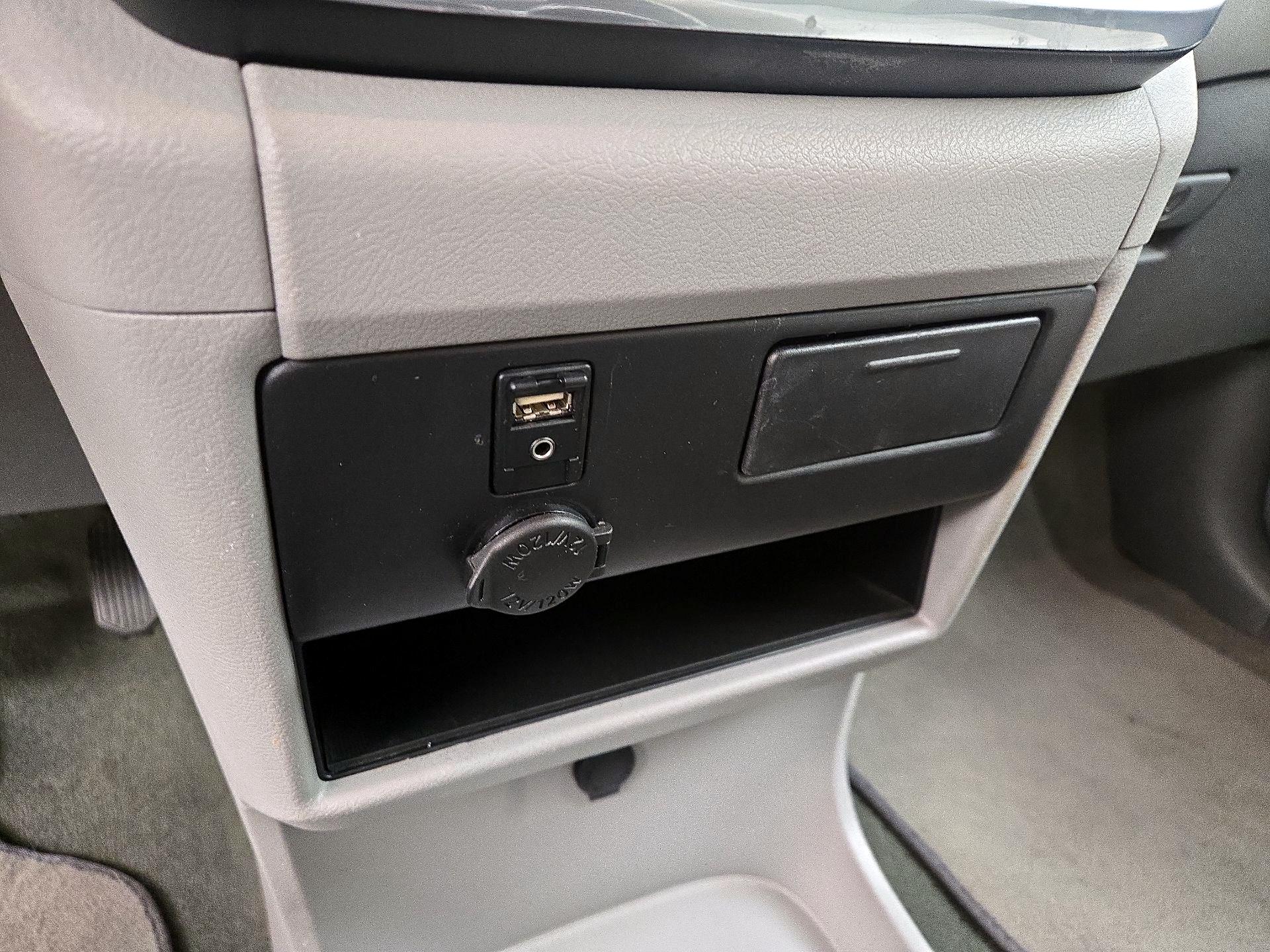 Thumbnail: 2017 Toyota Sienna - 18