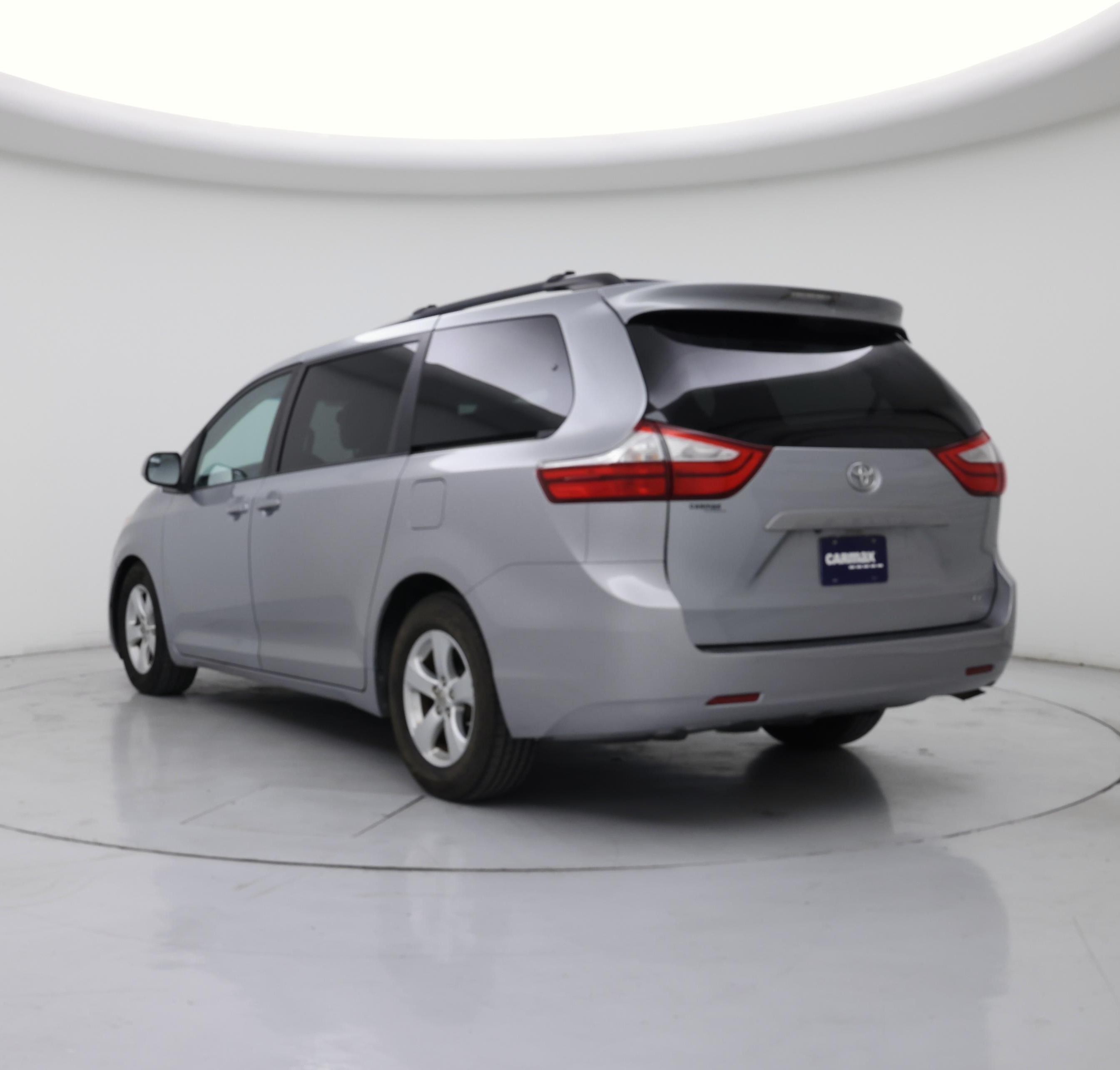 Thumbnail: 2017 Toyota Sienna - 2