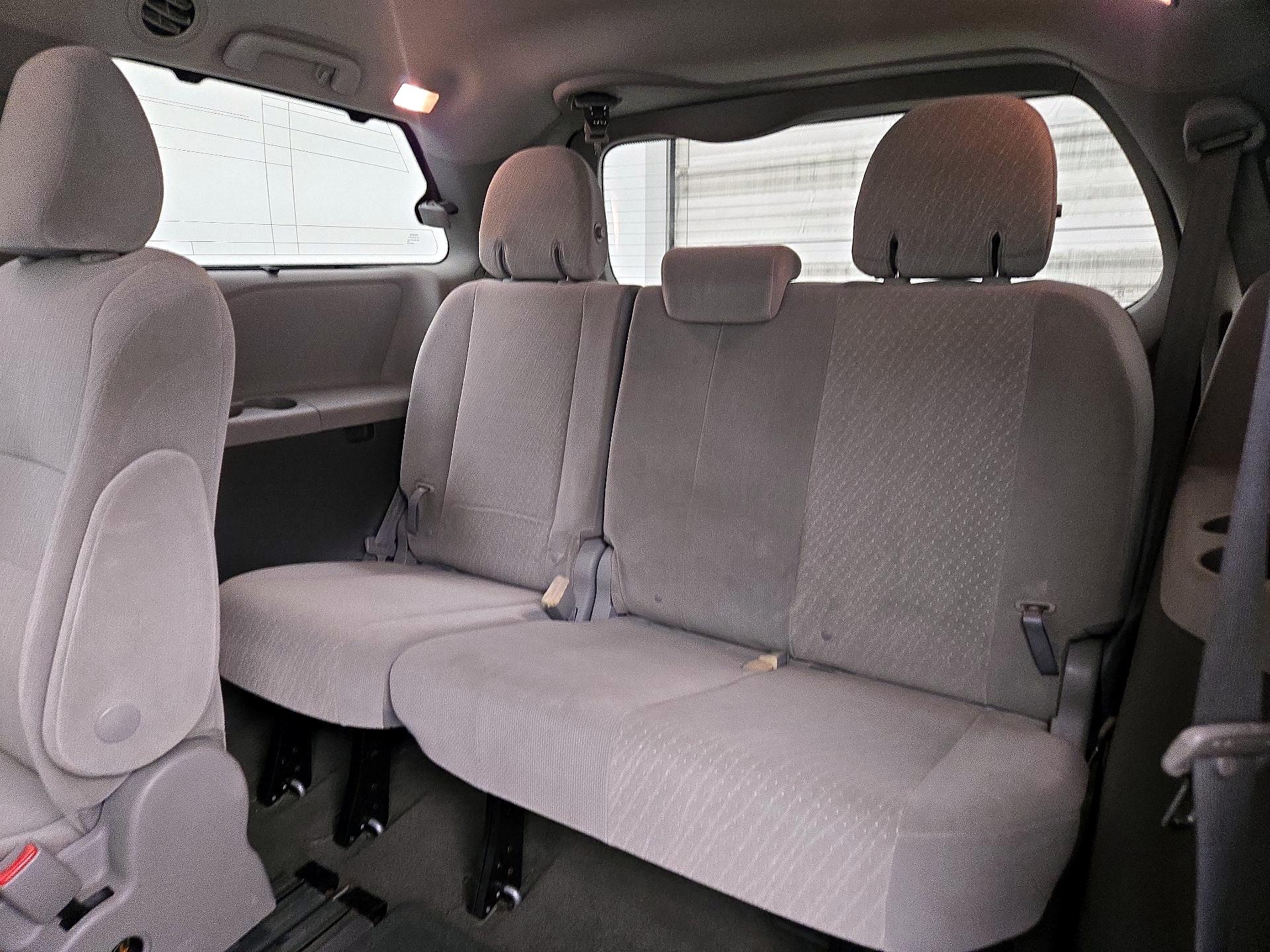 Thumbnail: 2017 Toyota Sienna - 20