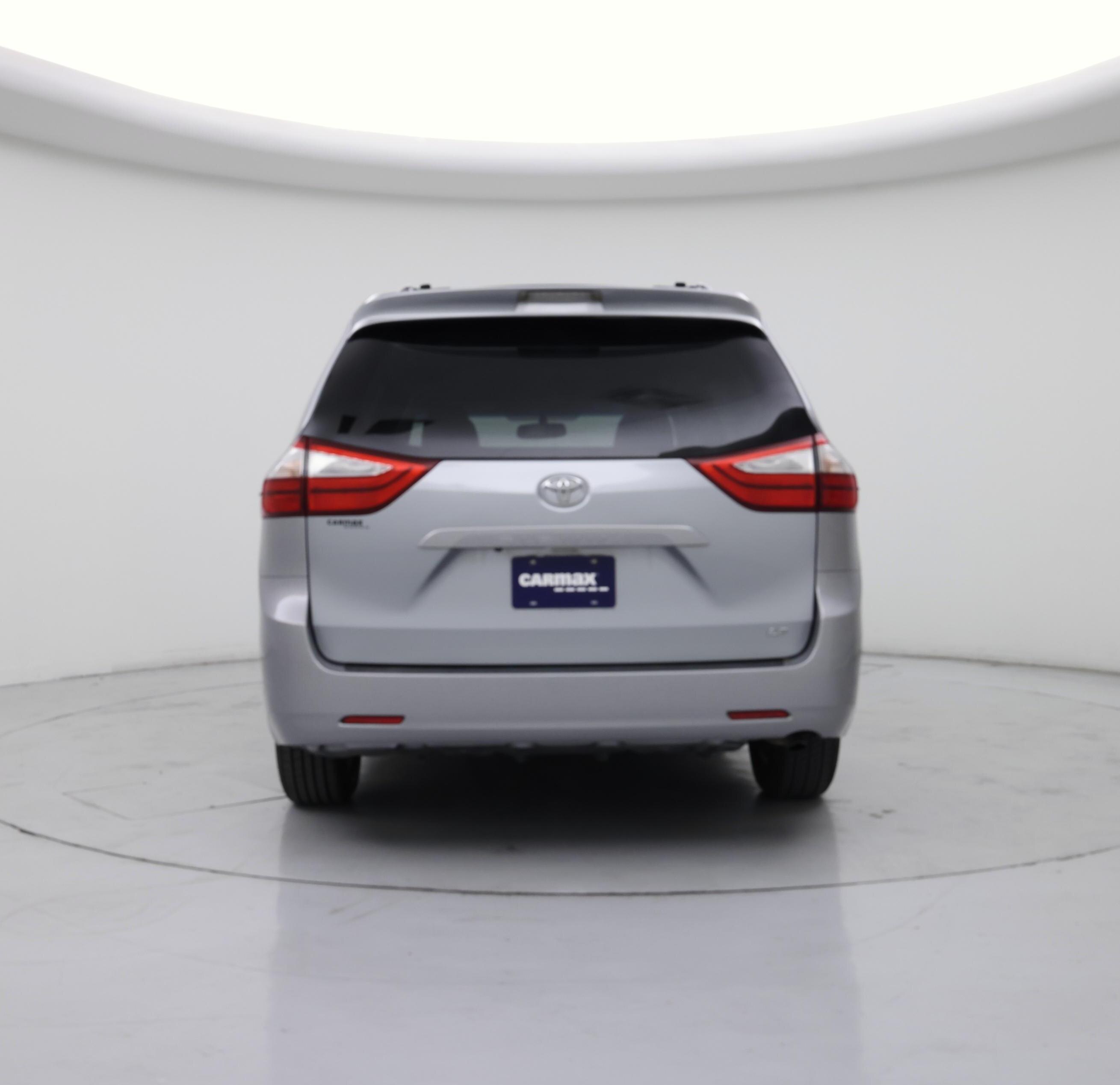 Thumbnail: 2017 Toyota Sienna - 6