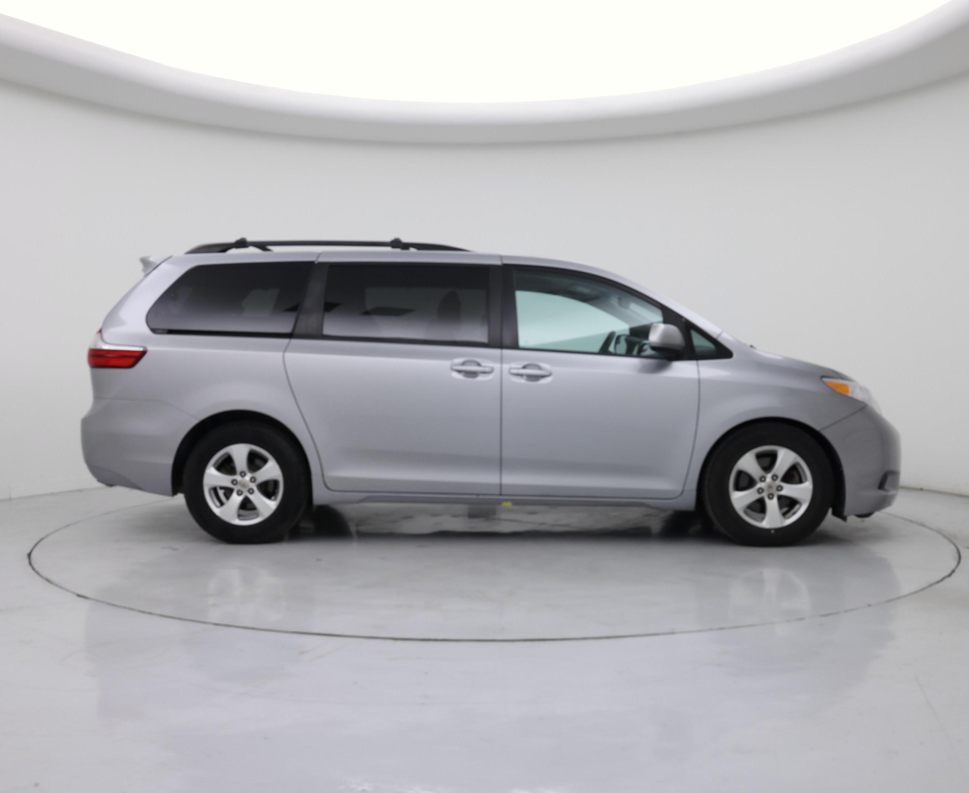 Thumbnail: 2017 Toyota Sienna - 7