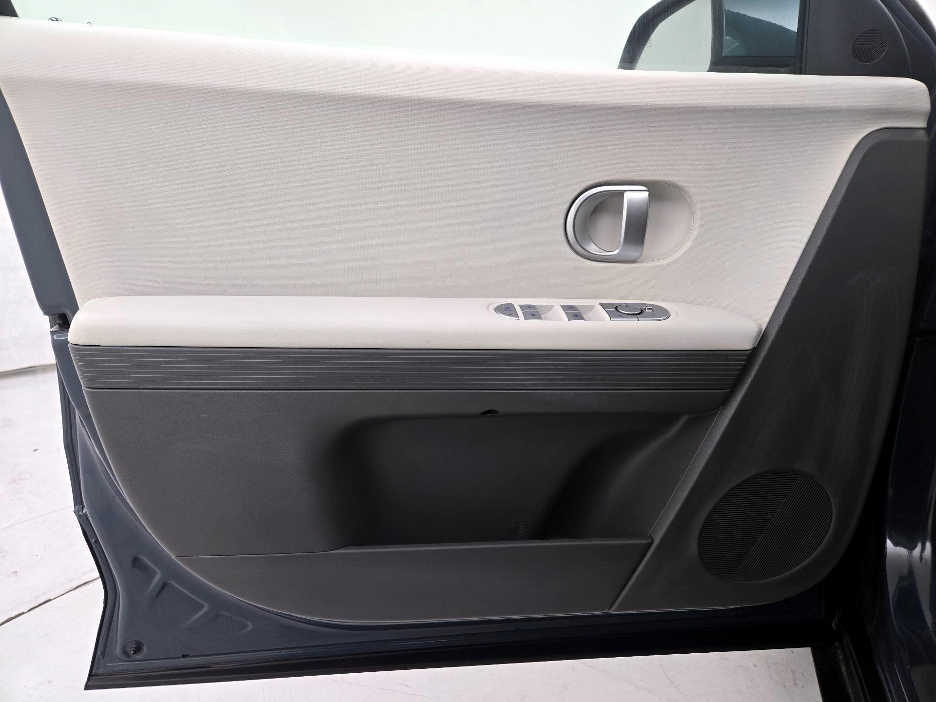 Thumbnail: 2023 Hyundai Ioniq 5 - 12