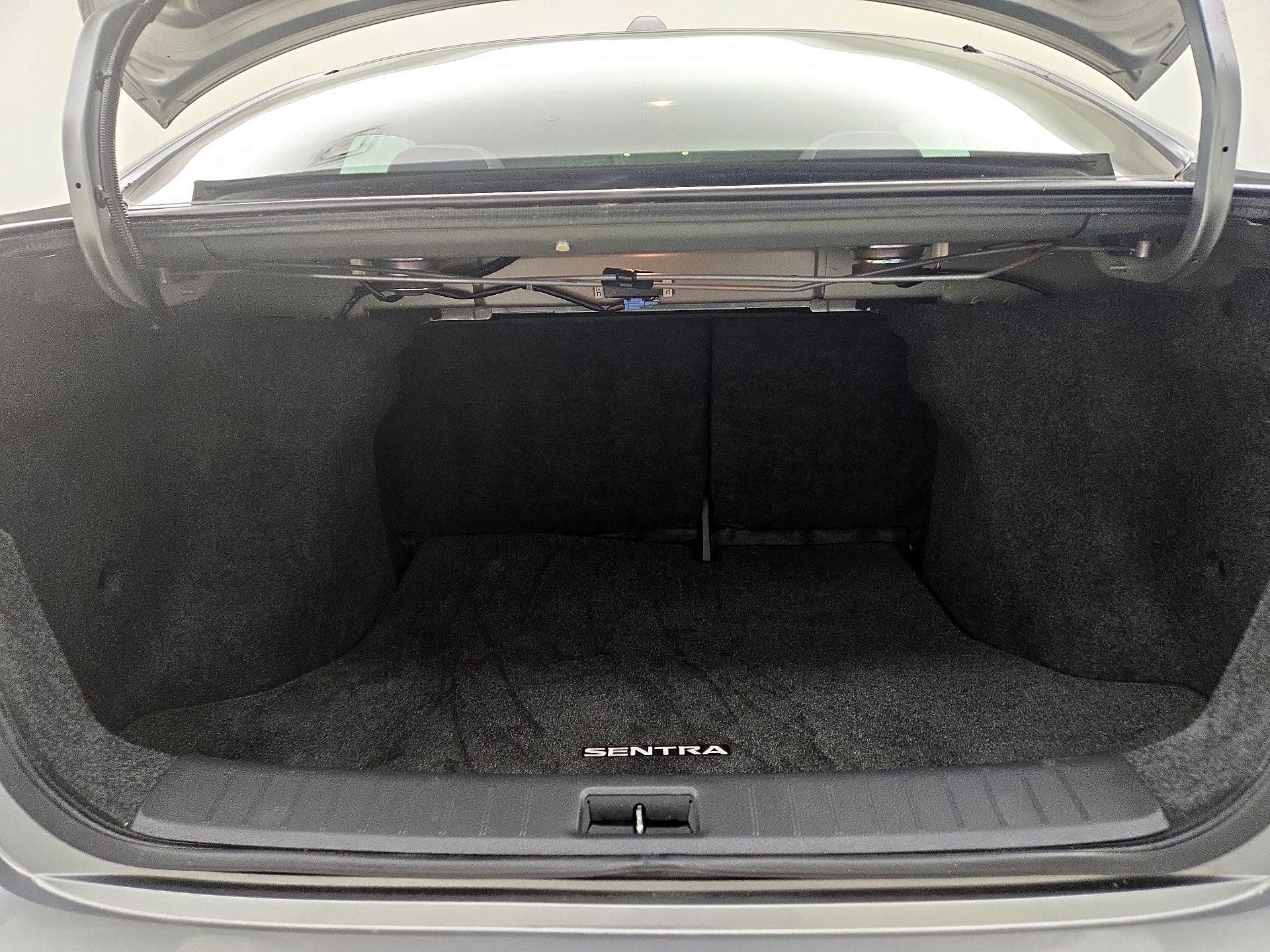 Thumbnail: 2014 Nissan Sentra - 19