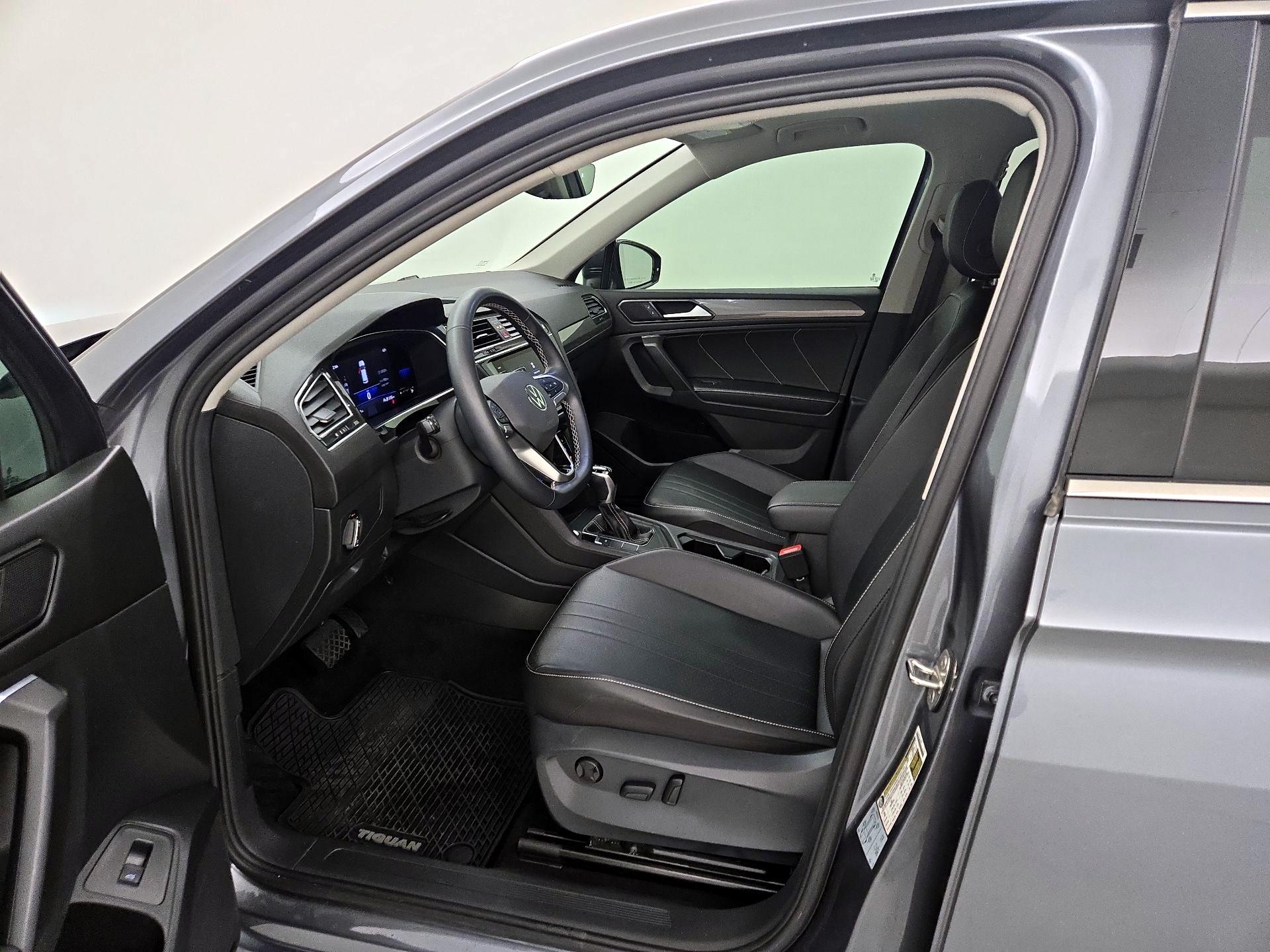 Thumbnail: 2022 Volkswagen Tiguan - 11