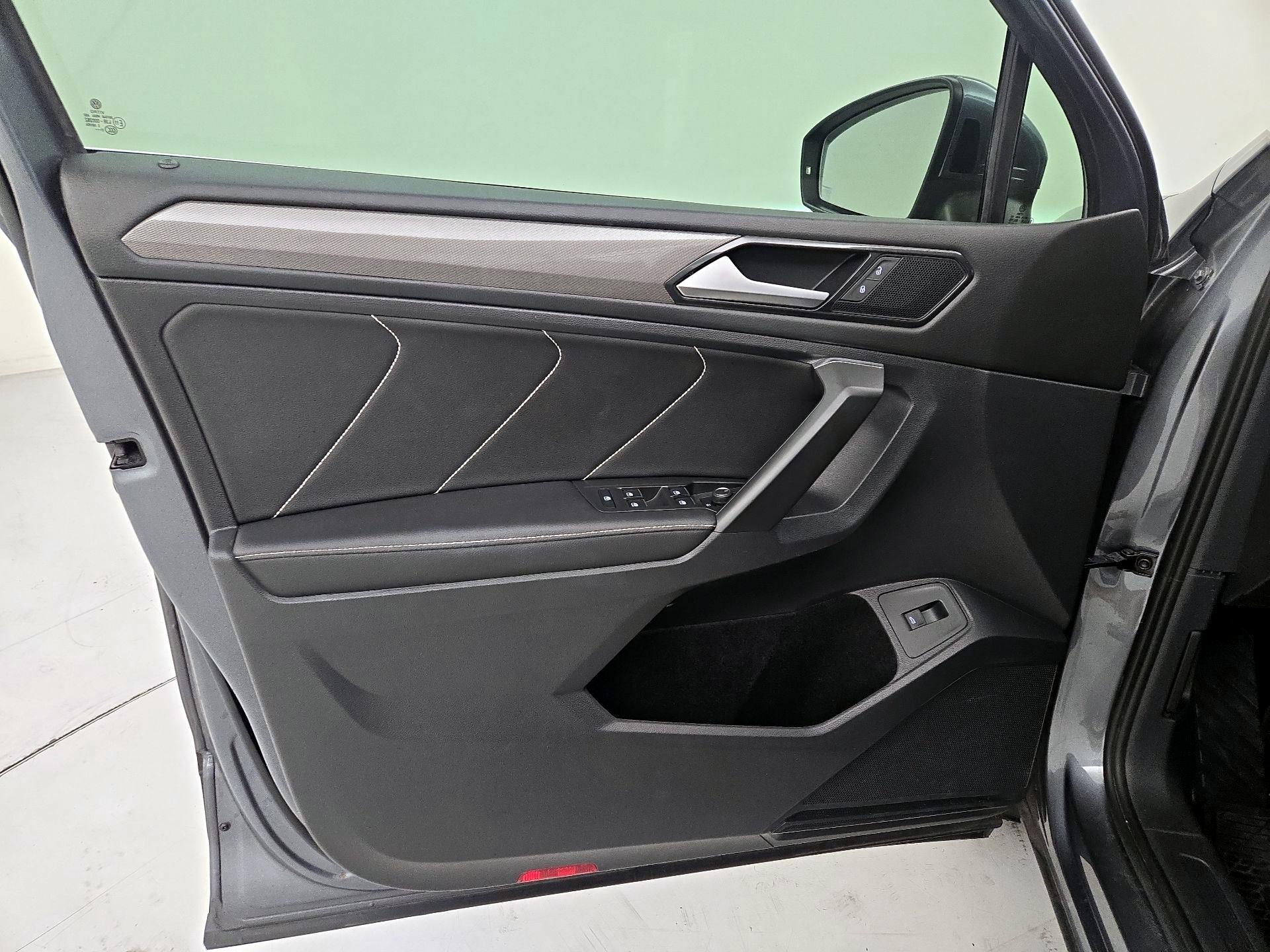 Thumbnail: 2022 Volkswagen Tiguan - 12